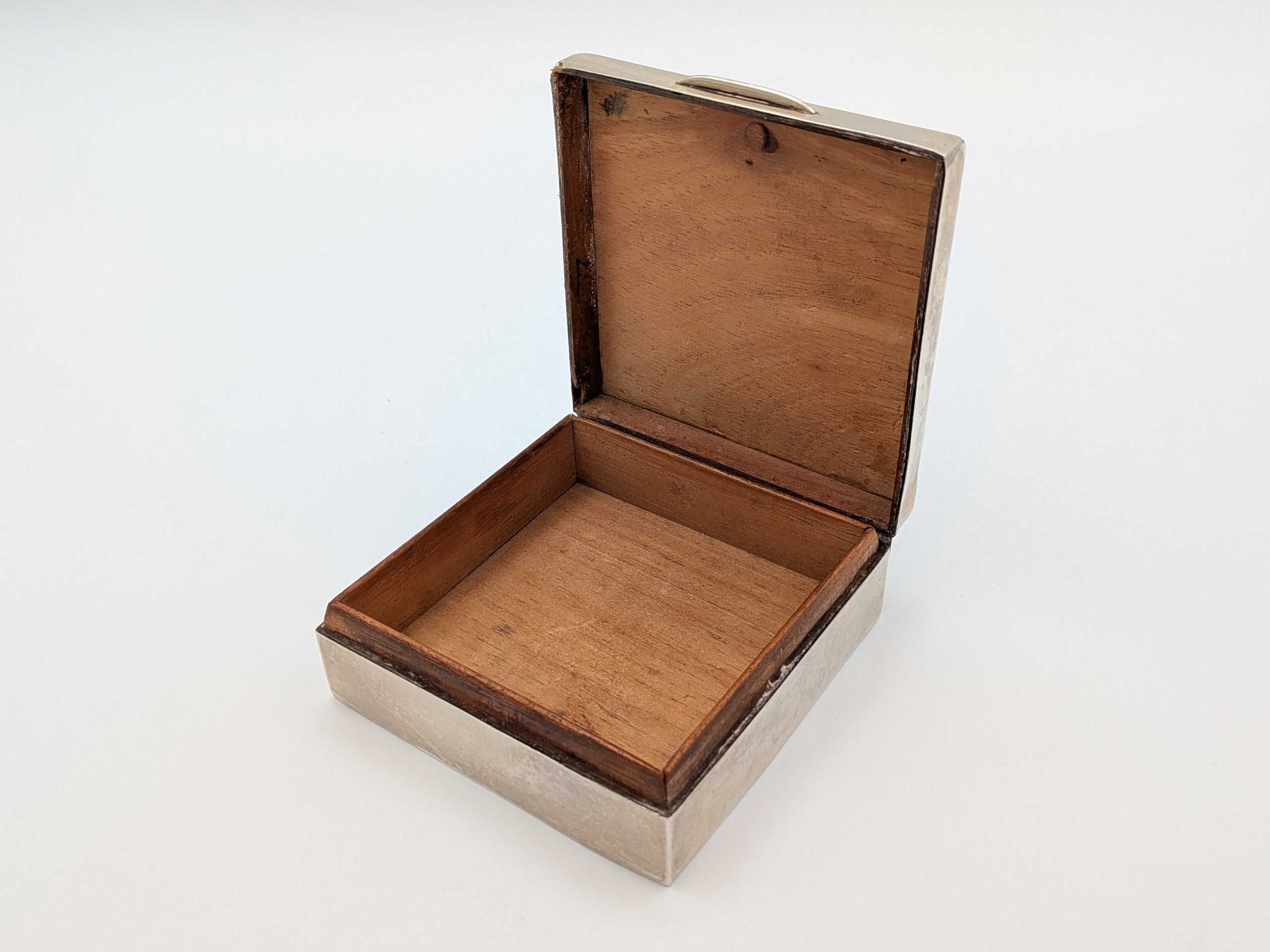 Hopeinen sikarirasia - Huutokauppa Ekman