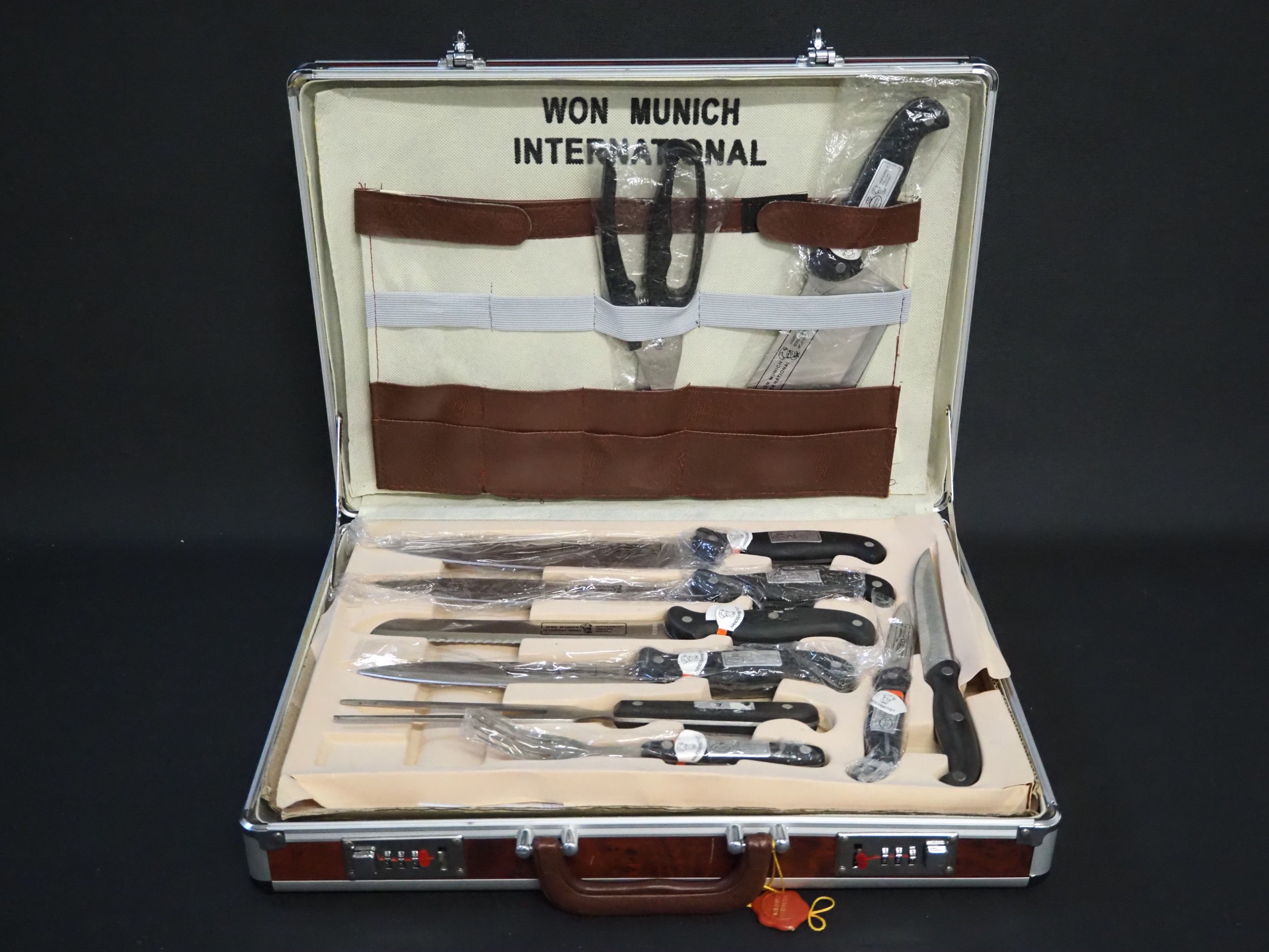 Aterinlaatikko - Huutokauppa Ekman