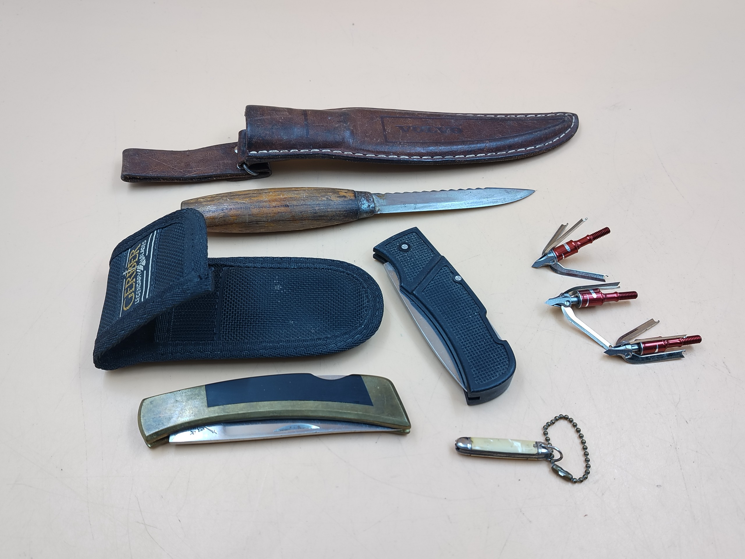 Veitset ym. - Huutokauppa Ekman