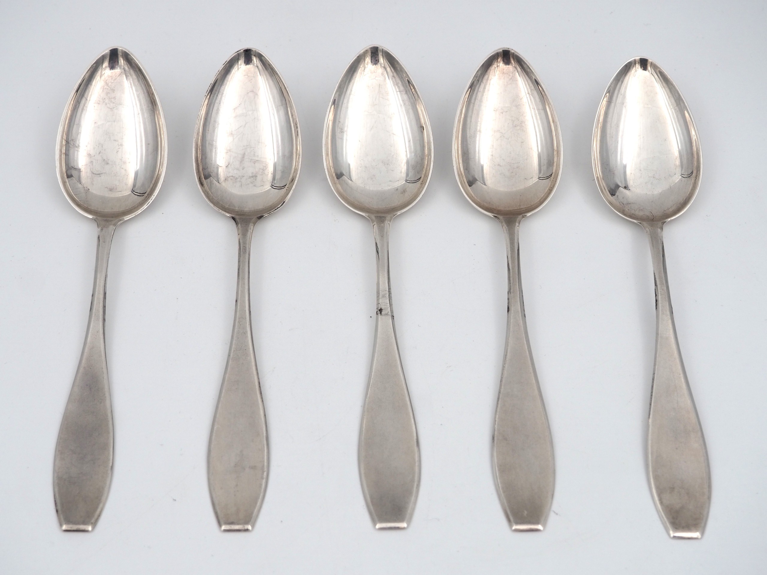 Hopealusikat - Huutokauppa Ekman