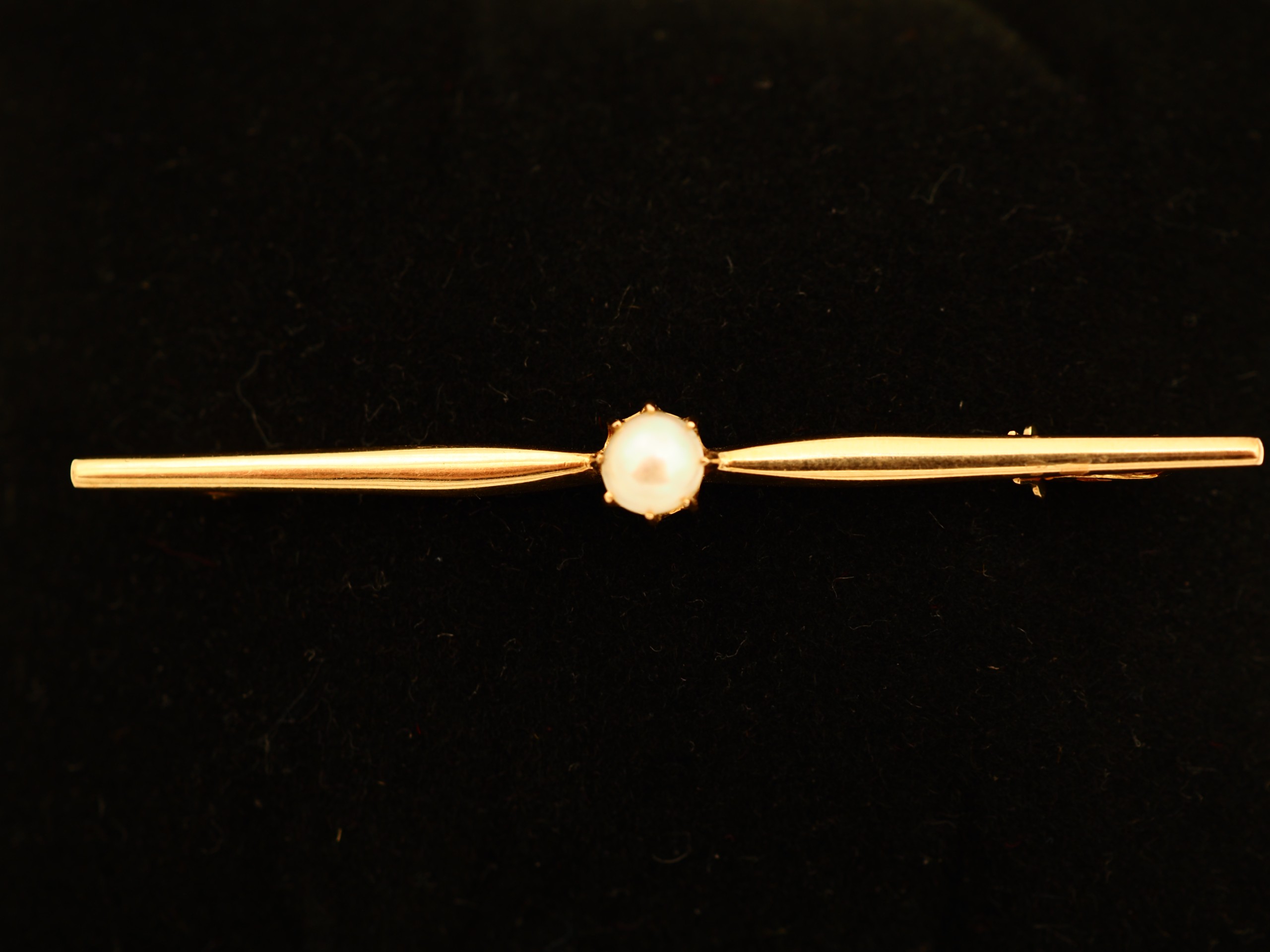 Kultainen rintaneula 14k - Huutokauppa Ekman