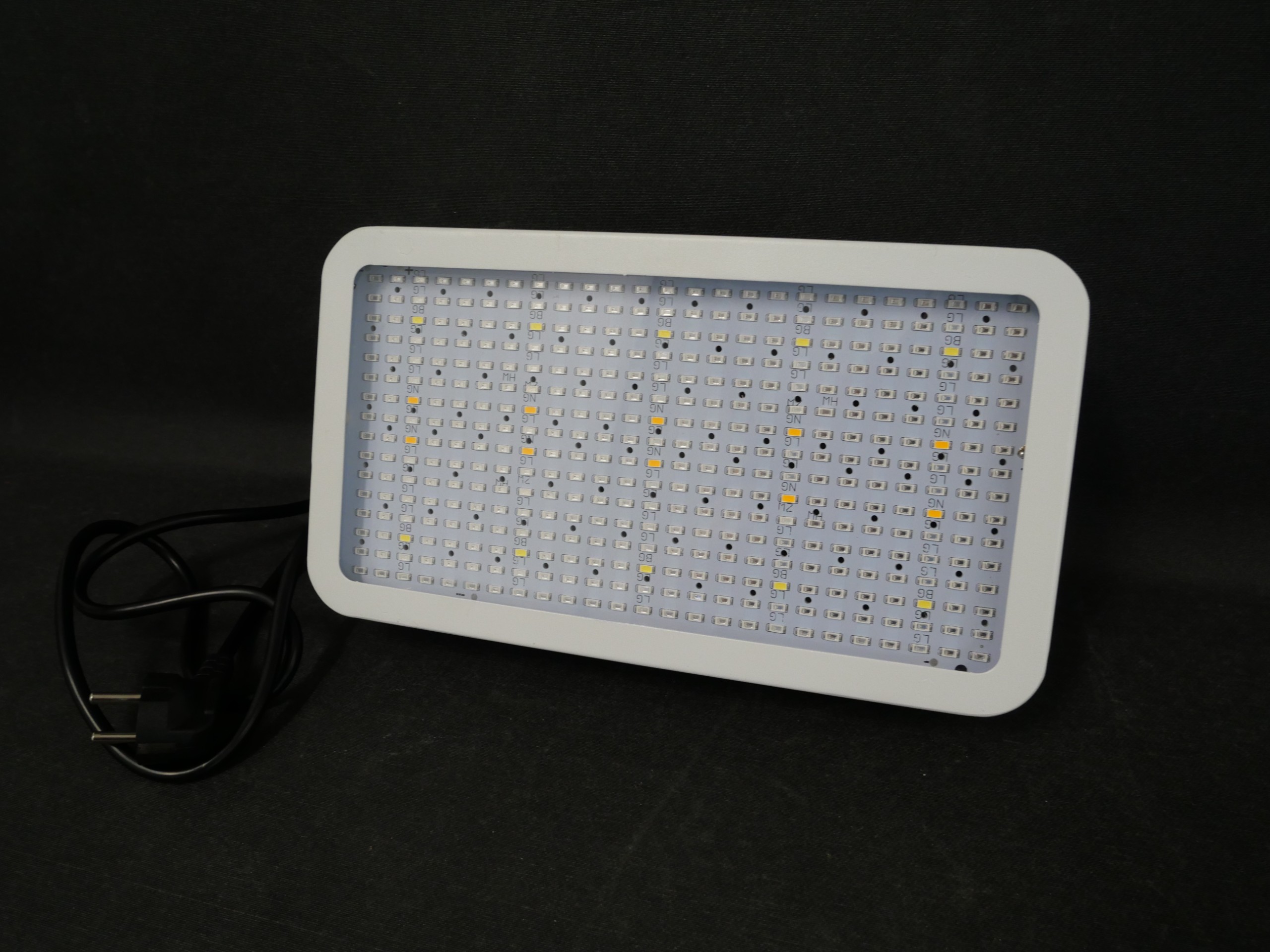 LED Kasvivalaisin - Huutokauppa Ekman