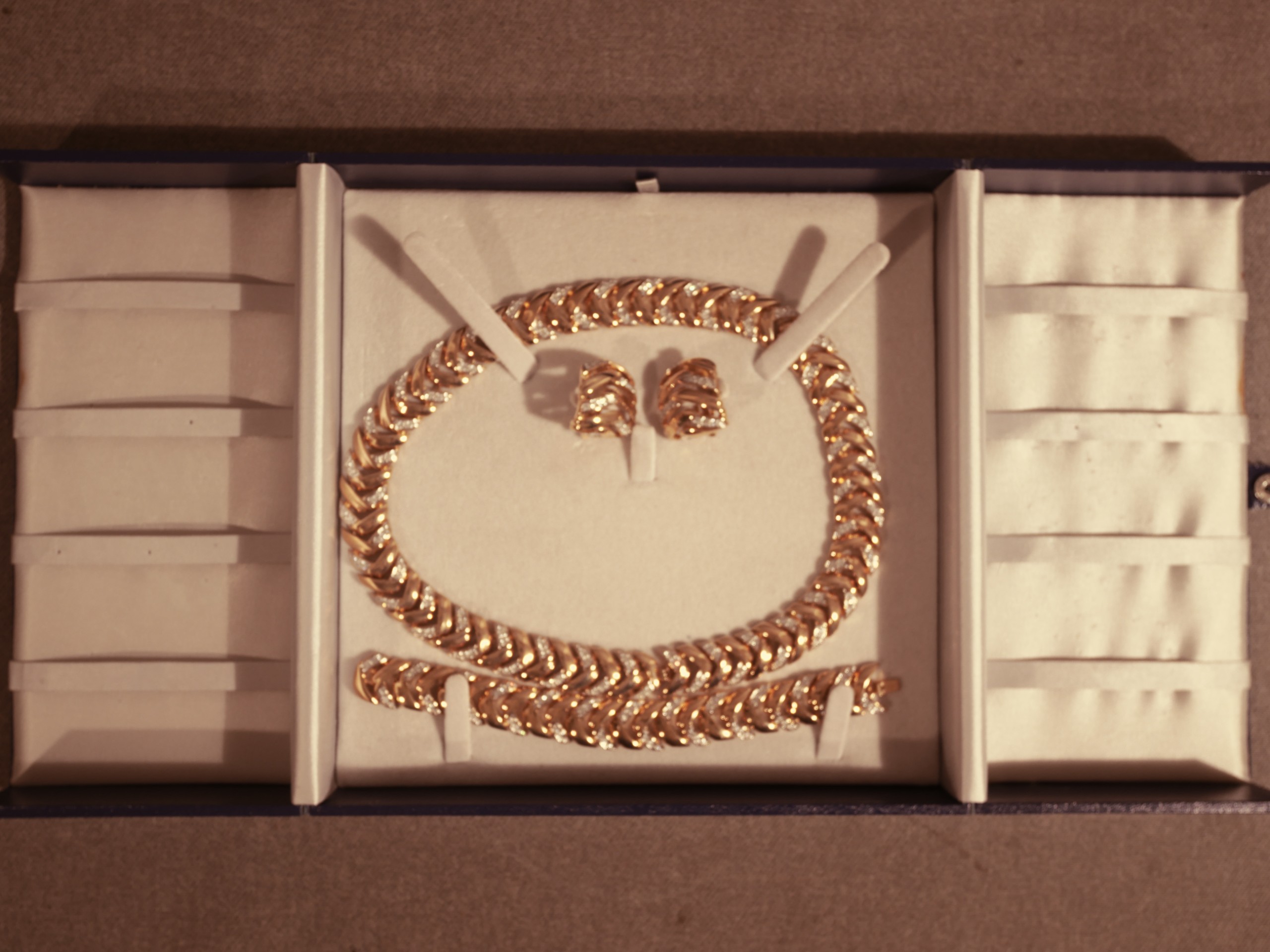 Koruja Cabouchon - Huutokauppa Ekman