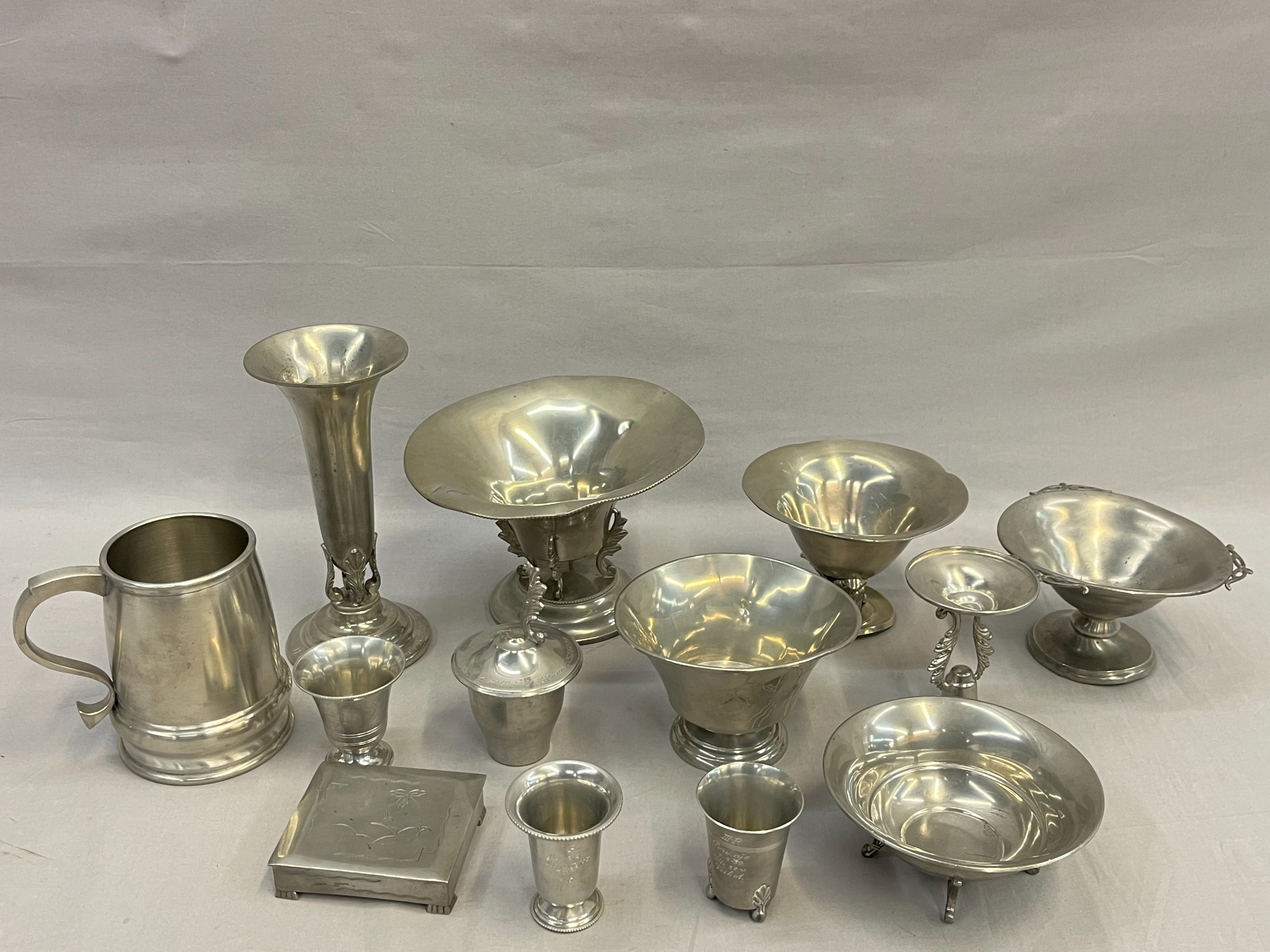 Tinakupit, pokaalit ym - Huutokauppa Ekman