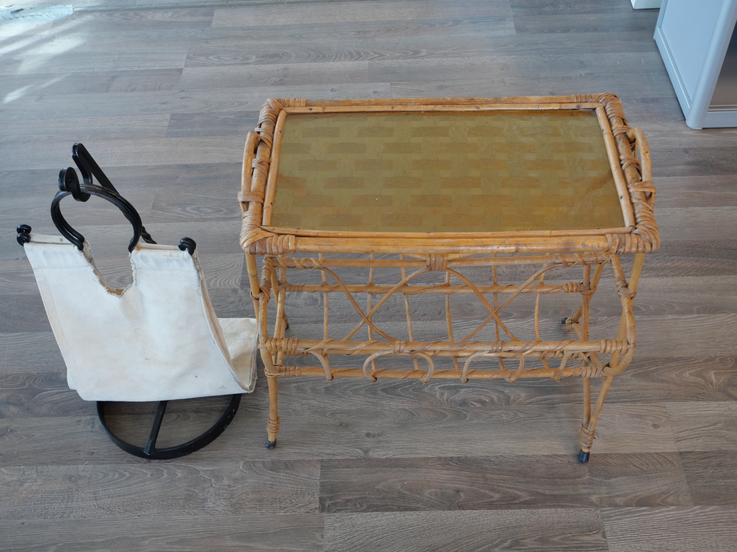 Rottinki sivupöytä ym. - Huutokauppa Ekman