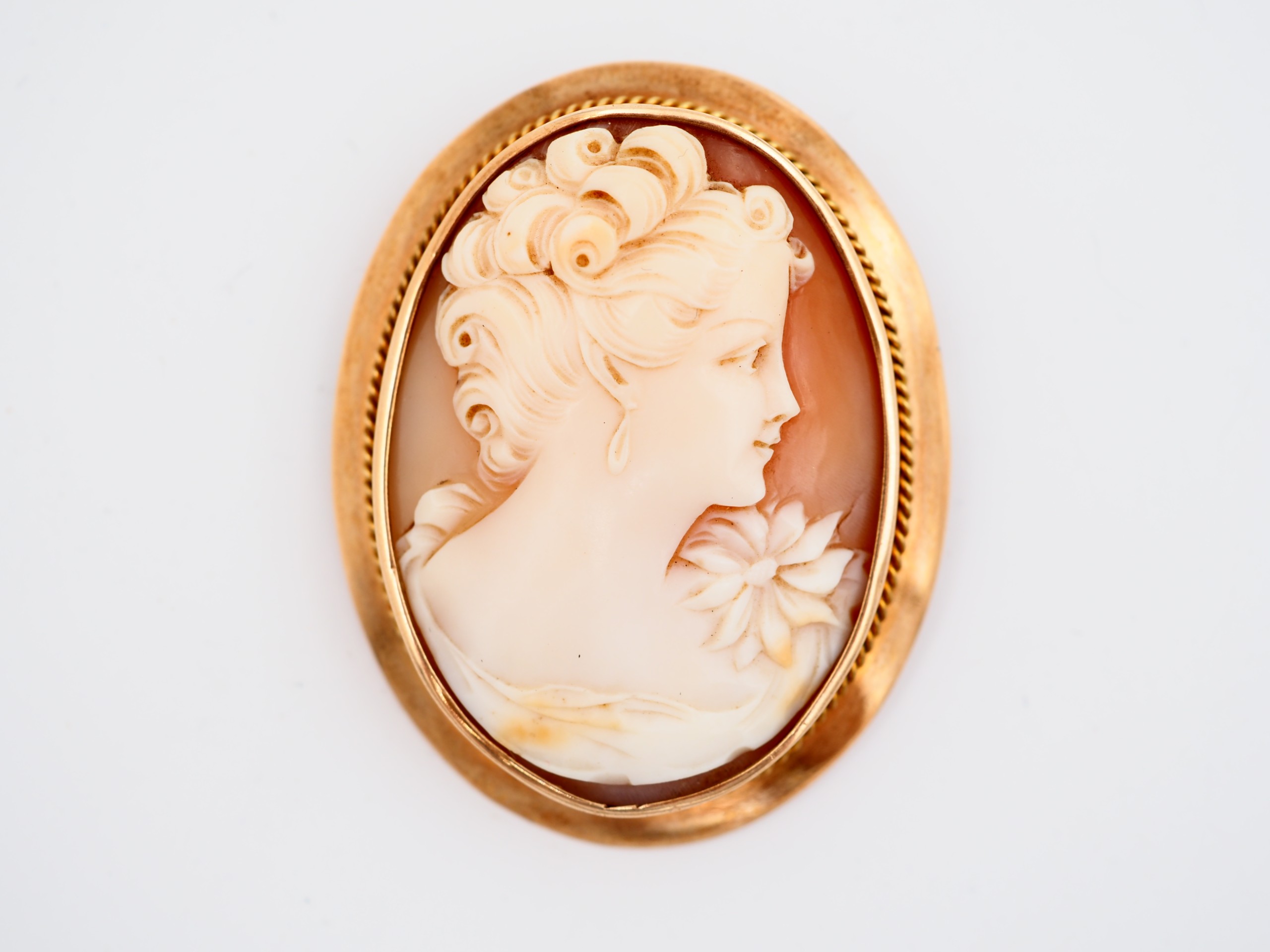 Kultarintaneula/riipus 14k - Huutokauppa Ekman