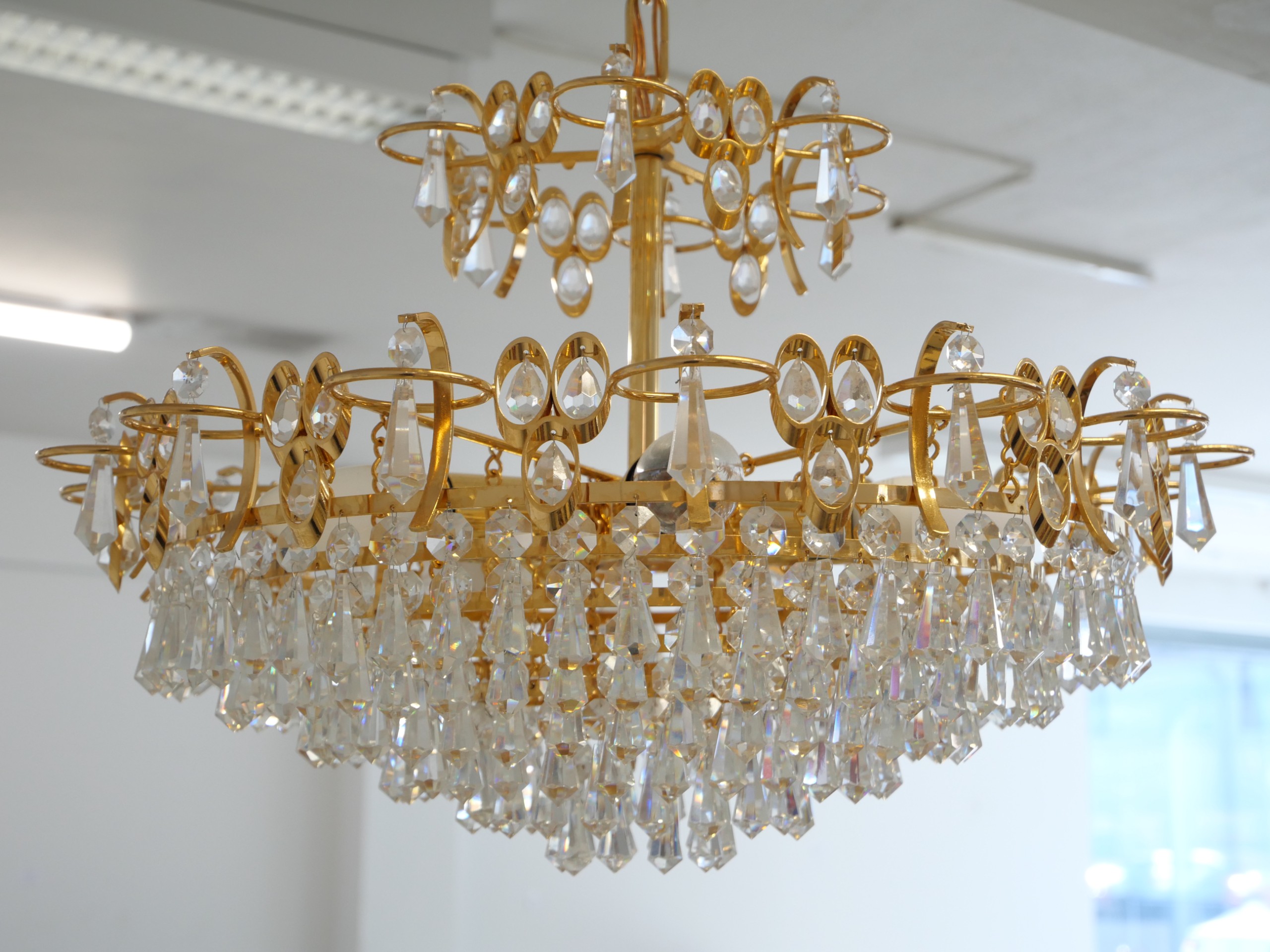 *Kattovalaisin - Huutokauppa Ekman