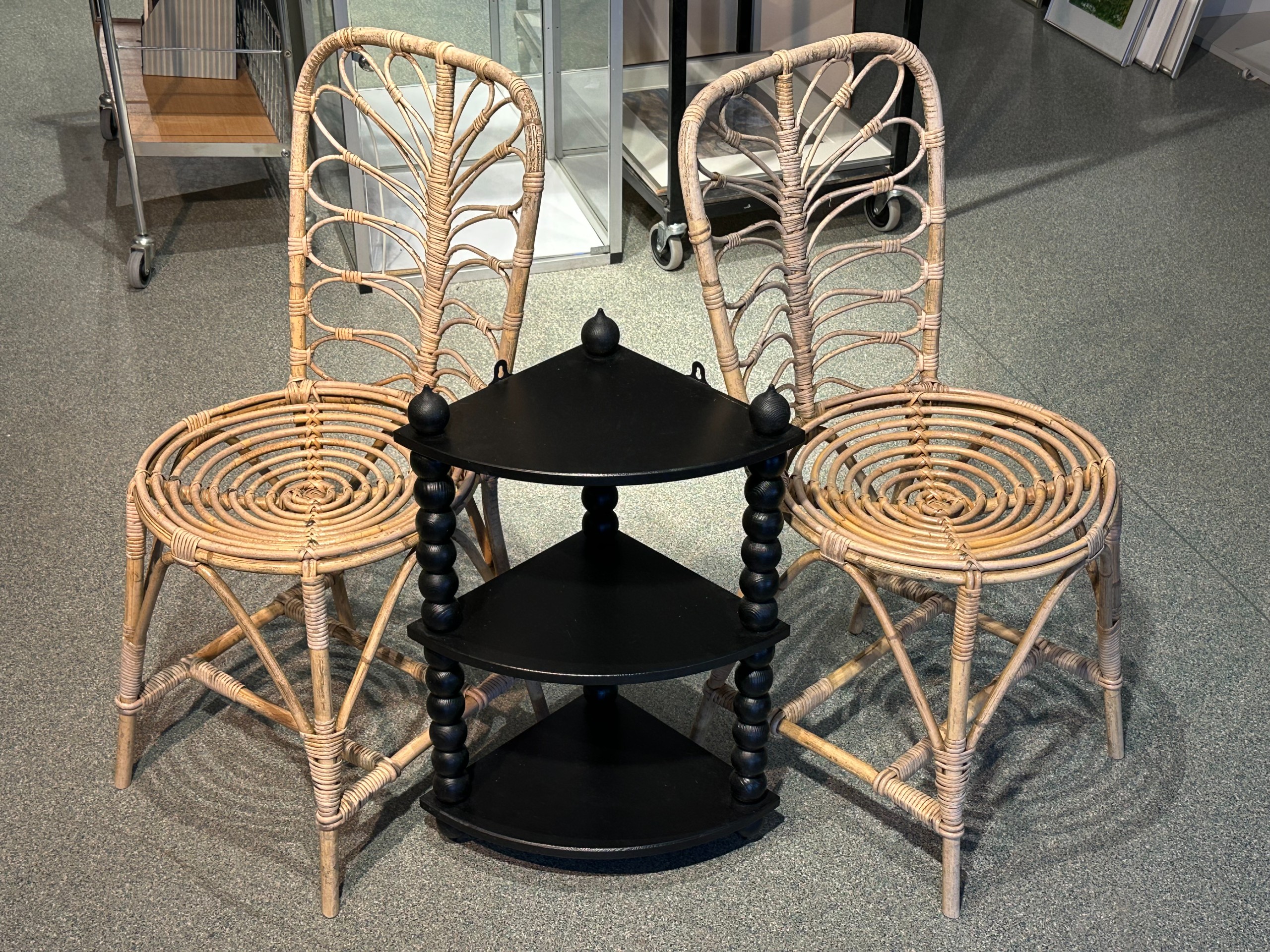 Rottinkituolit ja taso - Huutokauppa Ekman