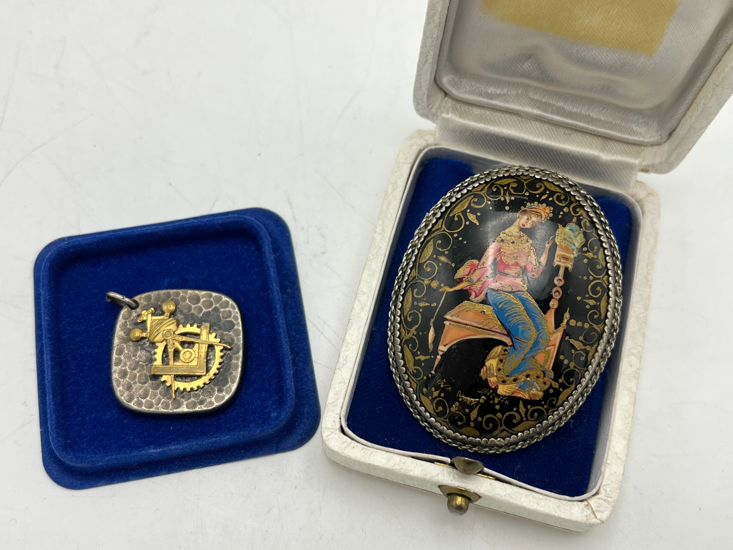 Venäläinen rintakoru, riipus - Huutokauppa Ekman