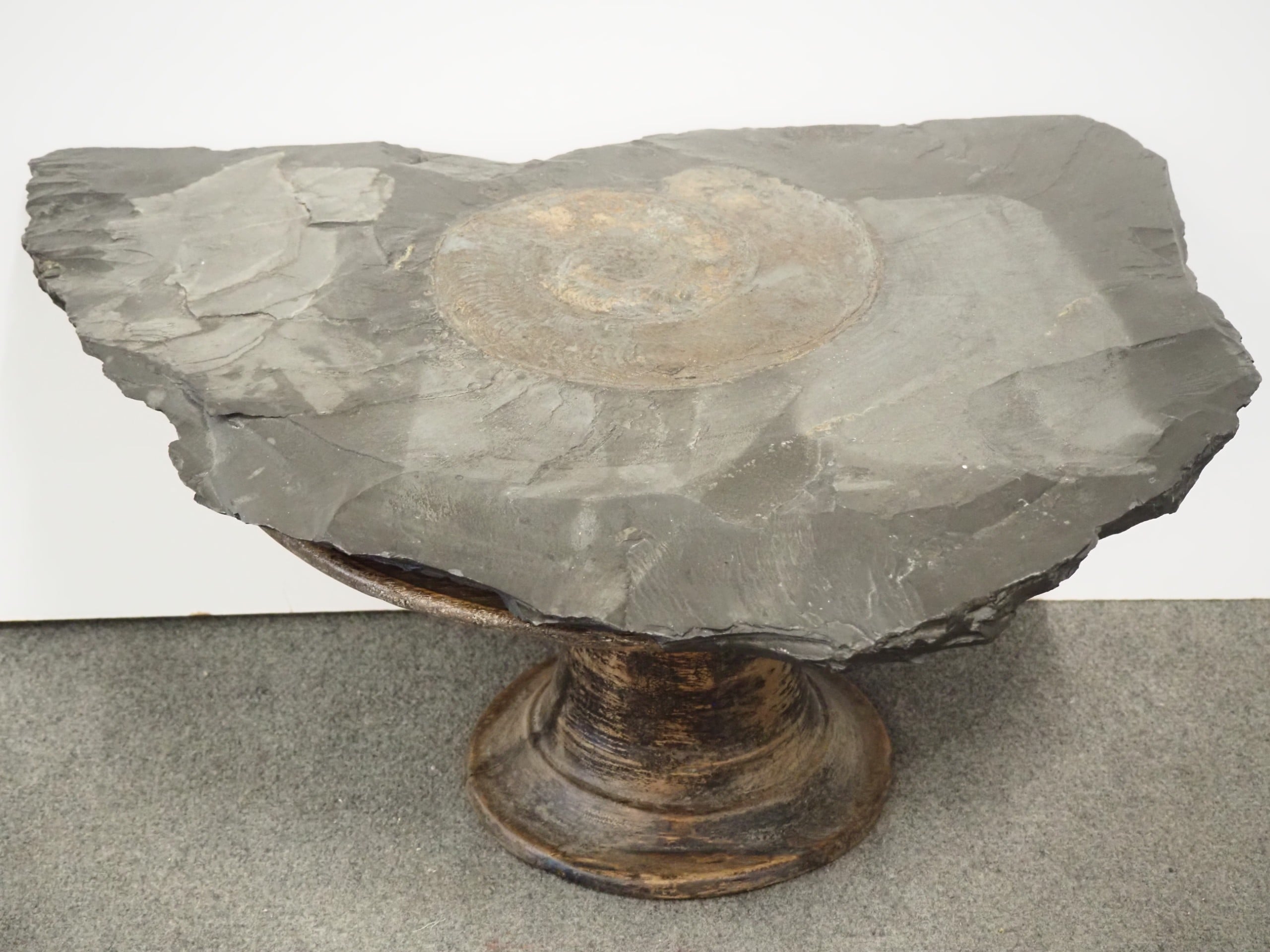 Fossiili jalustalla - Huutokauppa Ekman