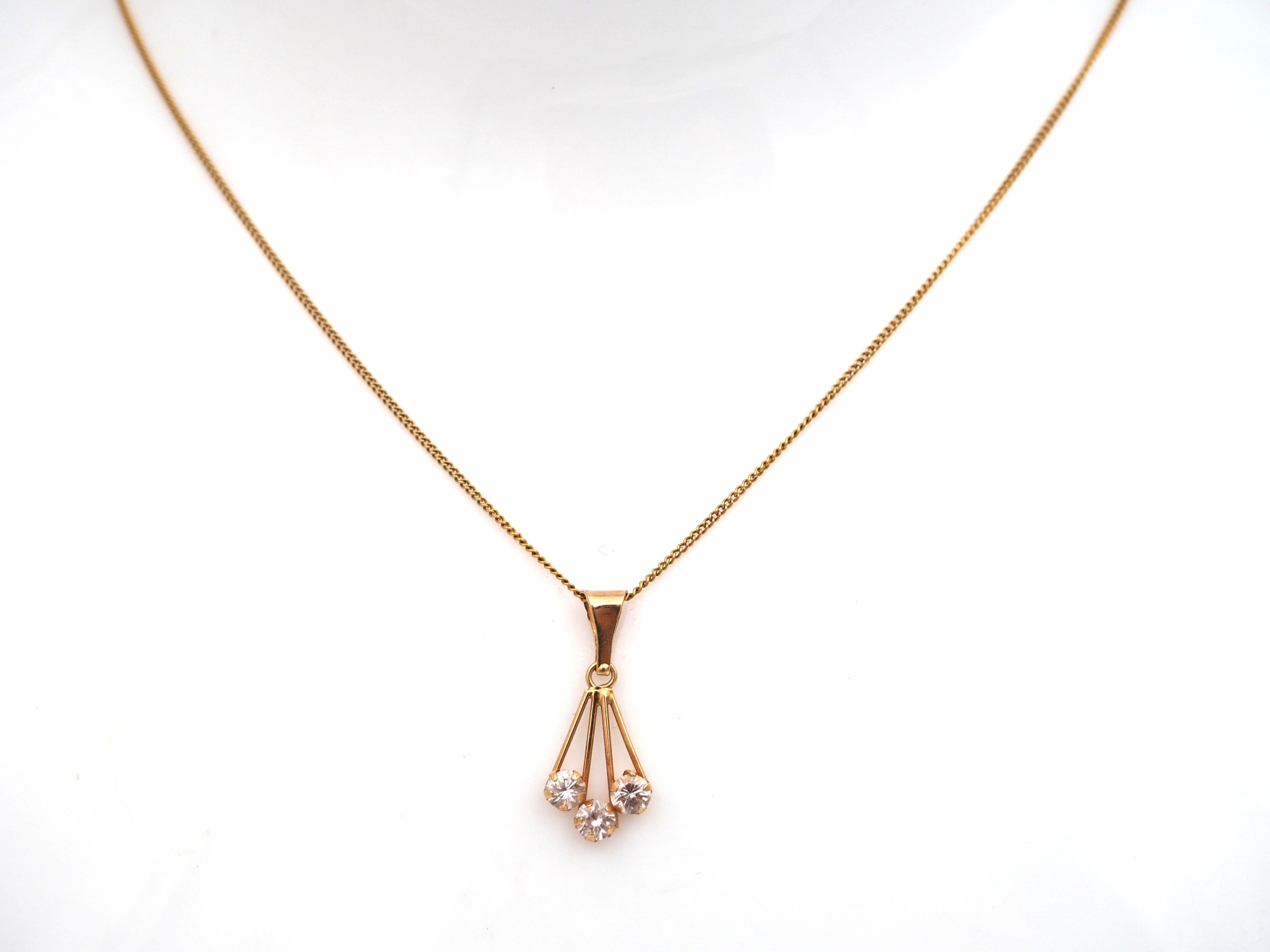 Kultariipus ketjulla 14k - Huutokauppa Ekman