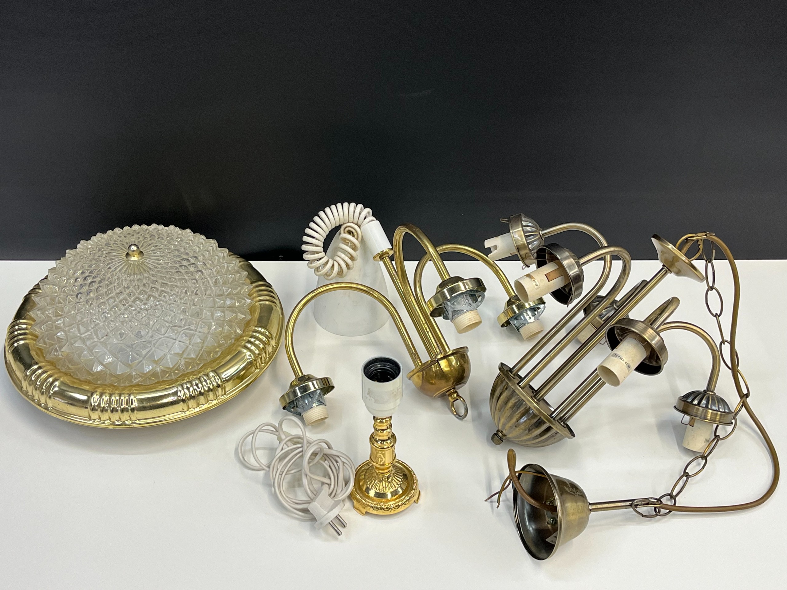 Hyval ym - Huutokauppa Ekman