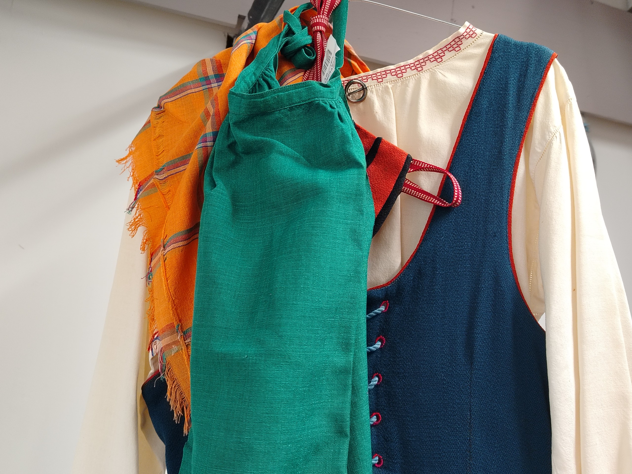 Peräpohjolan kansallispuku - Huutokauppa Ekman