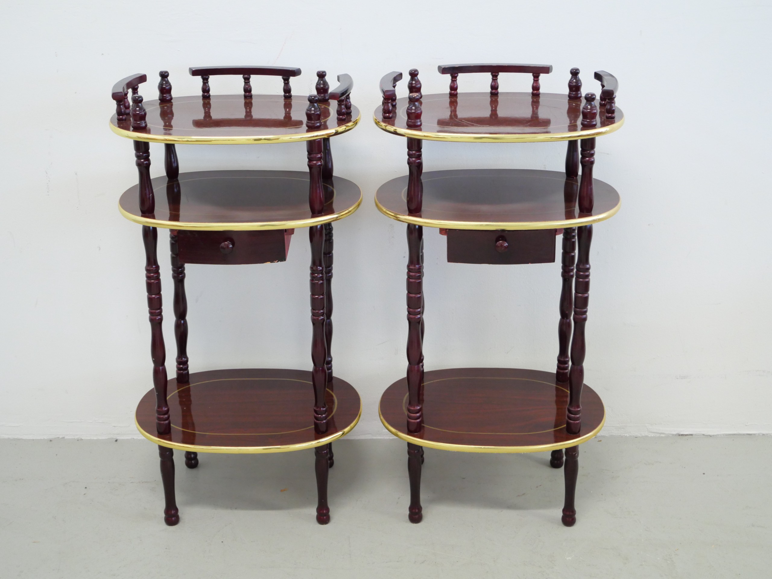 *Sivupöydät - Huutokauppa Ekman