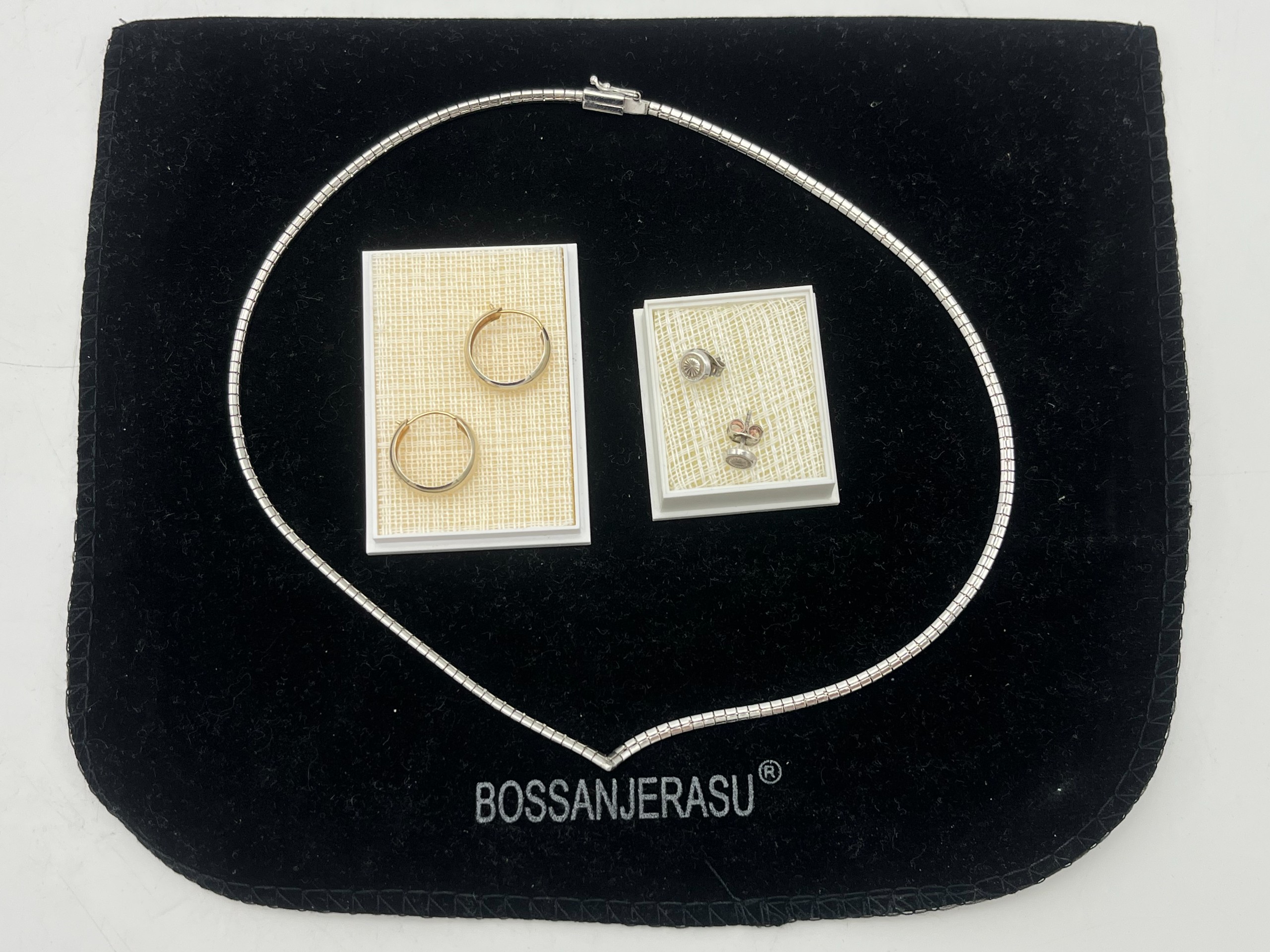 Hopeiset korut 830H - Huutokauppa Ekman