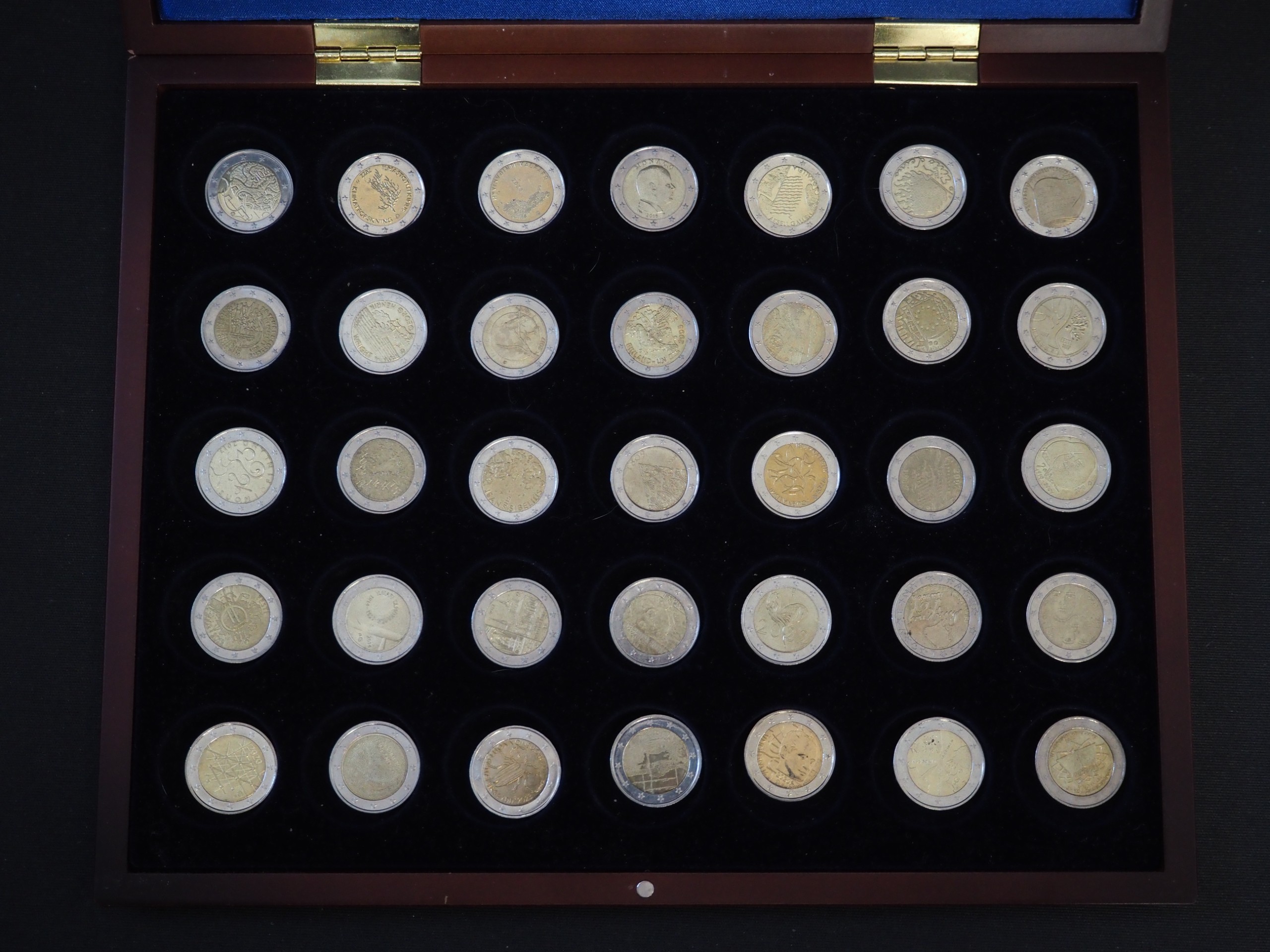 2 euron keräilykolikot - Huutokauppa Ekman