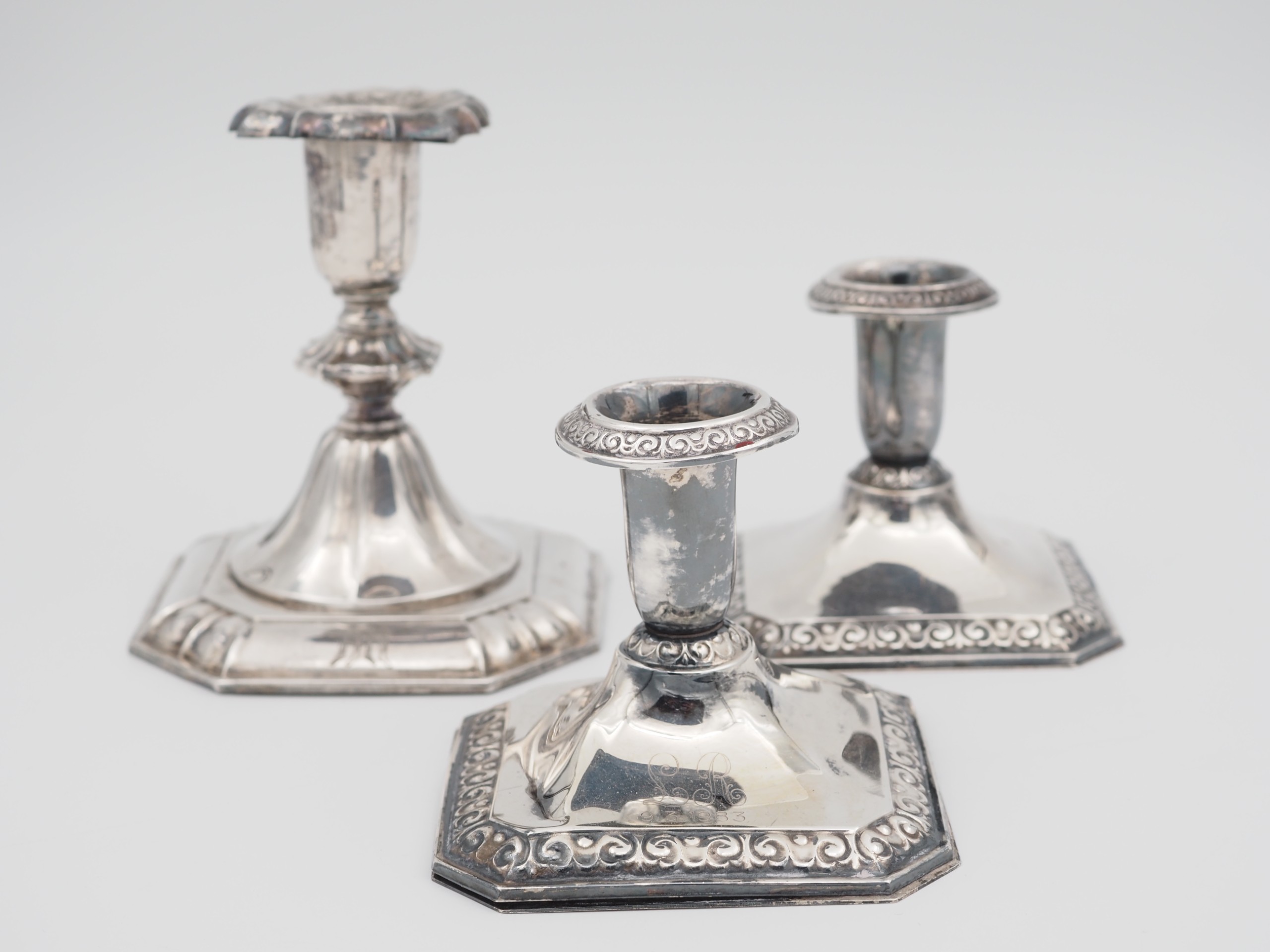 Hopeakynttilänjalat - Huutokauppa Ekman