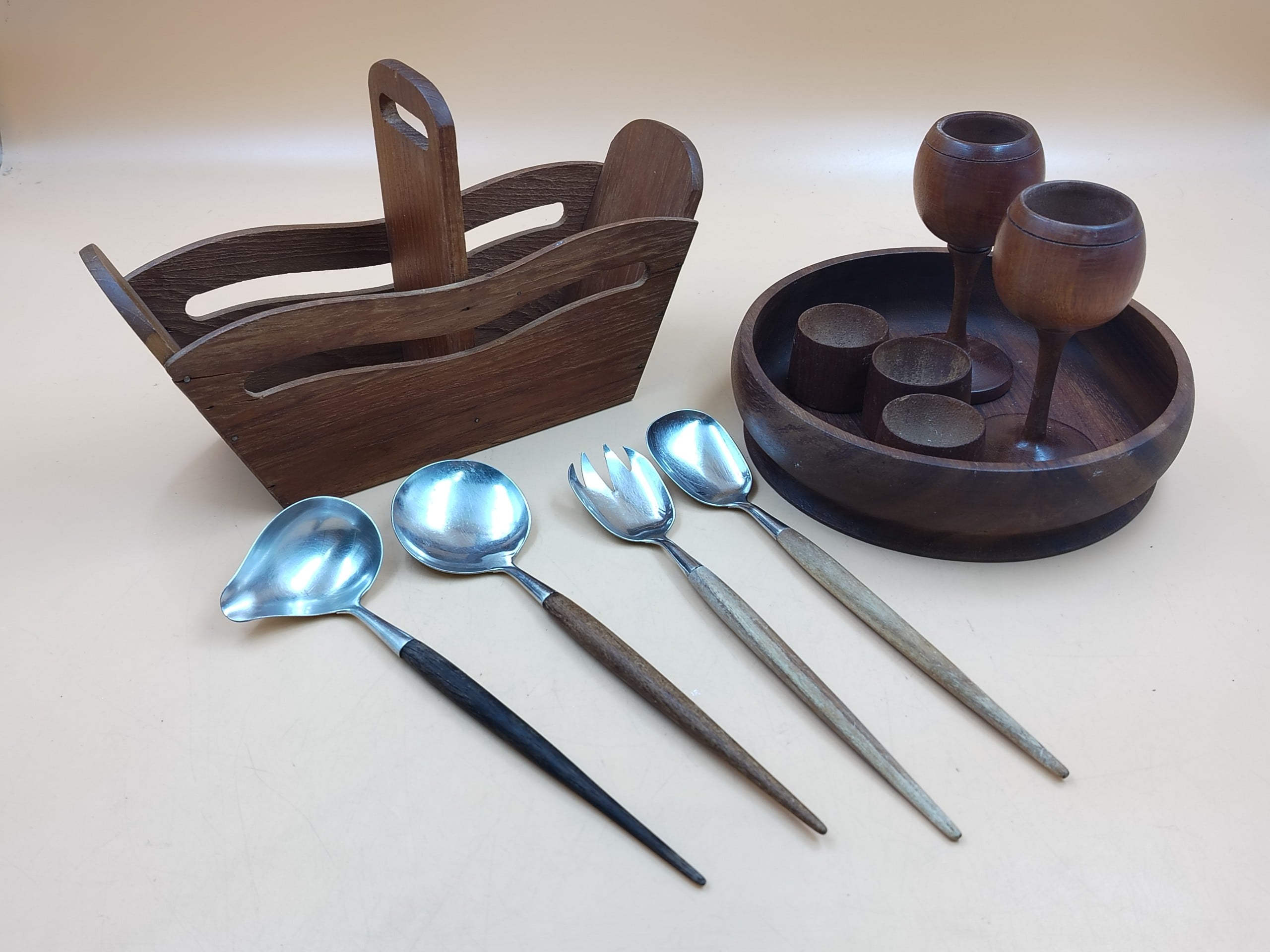 Tiikki esineitä - Huutokauppa Ekman