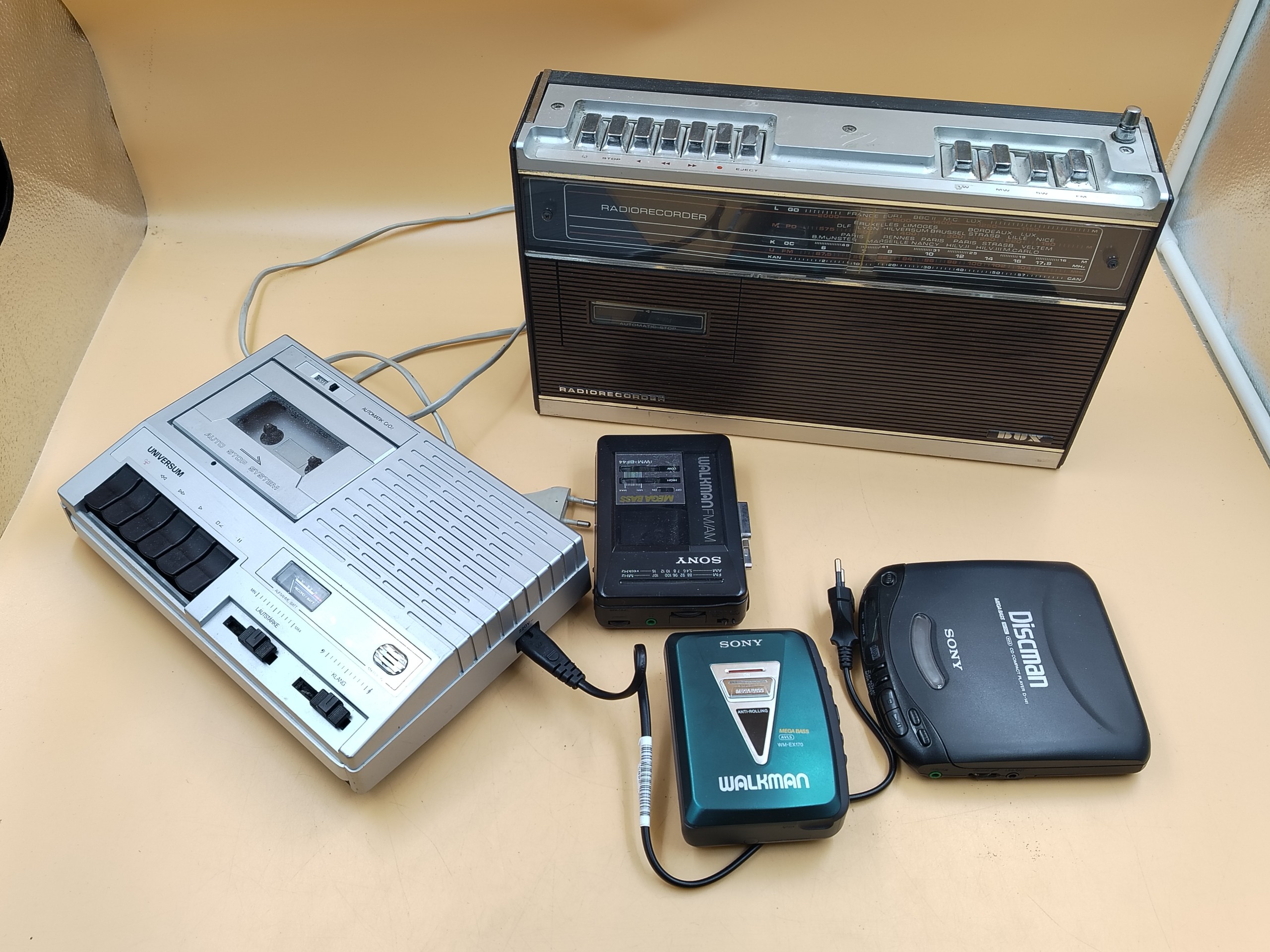 Radio ym. - Huutokauppa Ekman