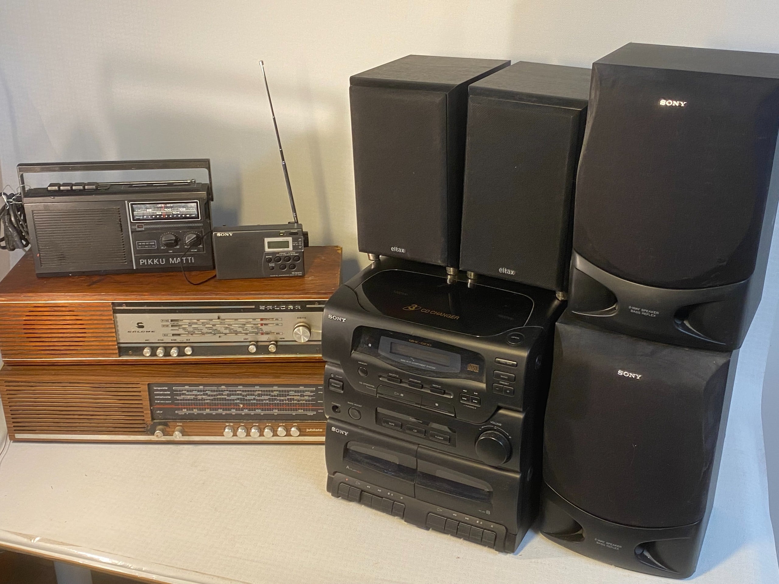 Stereot ja radiot - Huutokauppa Ekman