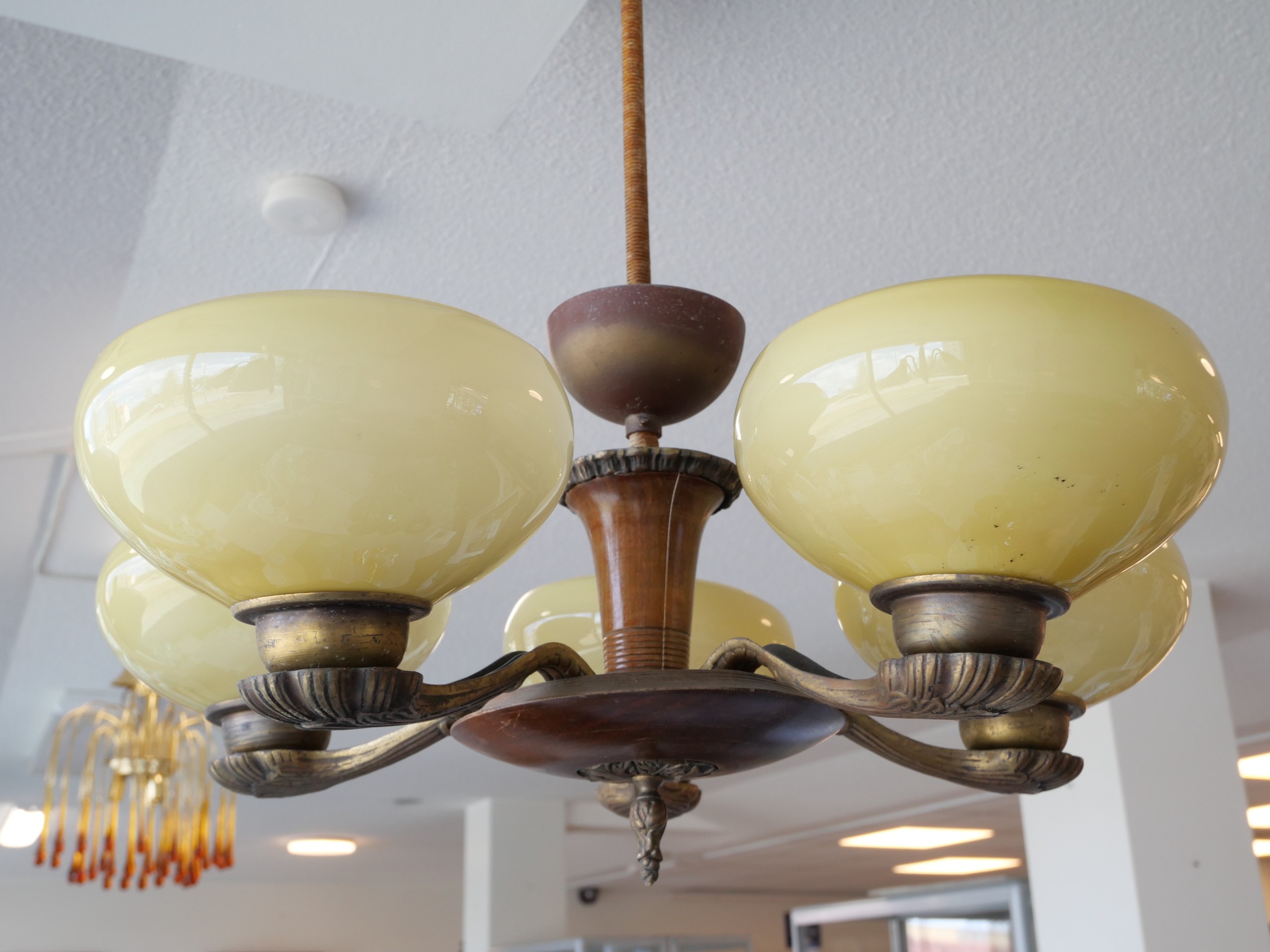 Kattovalaisin - Huutokauppa Ekman