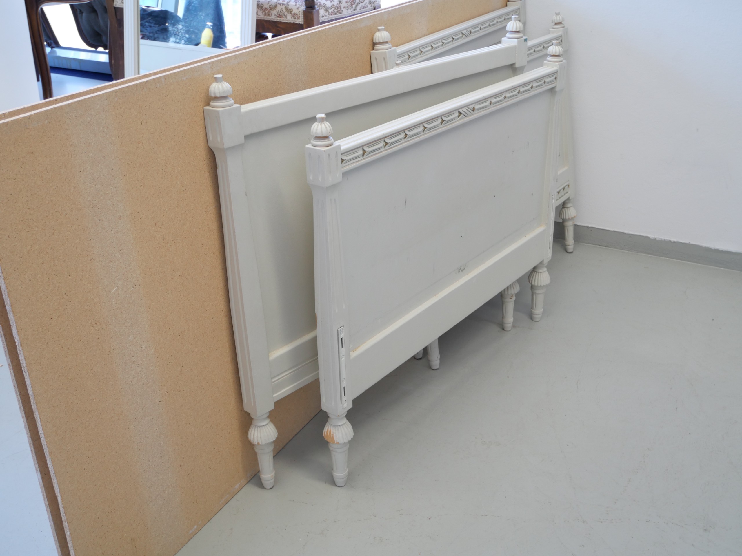 *Kustavilaistyylinen sänky - Huutokauppa Ekman