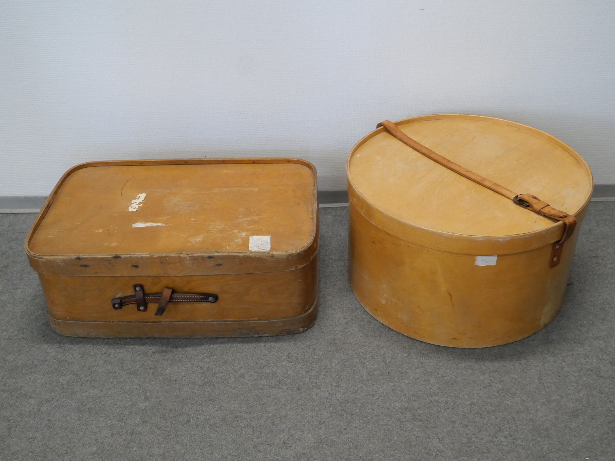 Hattulaatikko ja matkalaukku - Huutokauppa Ekman