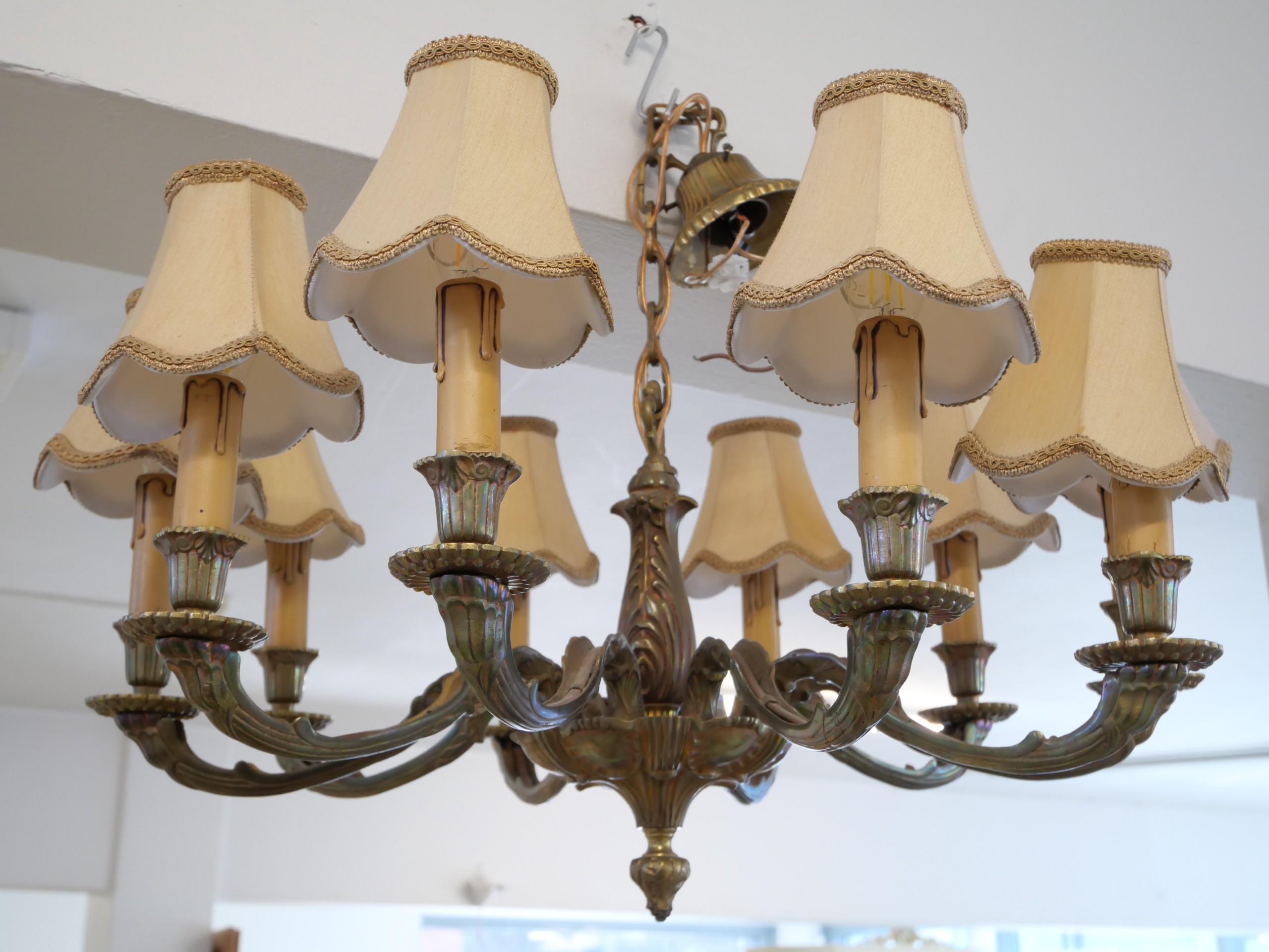 *Kattovalaisin - Huutokauppa Ekman