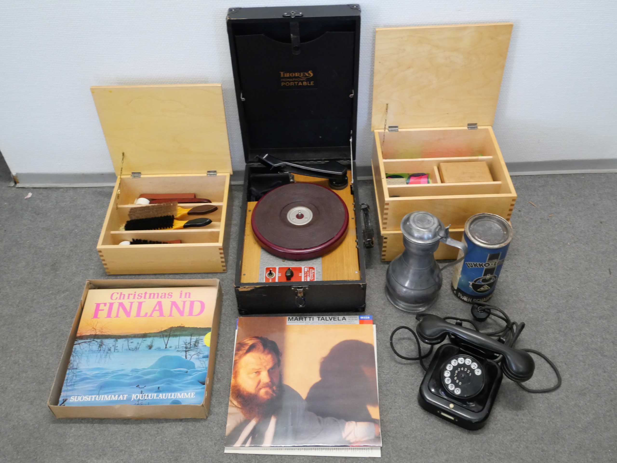 Levysoitin, puhelin ym. - Huutokauppa Ekman