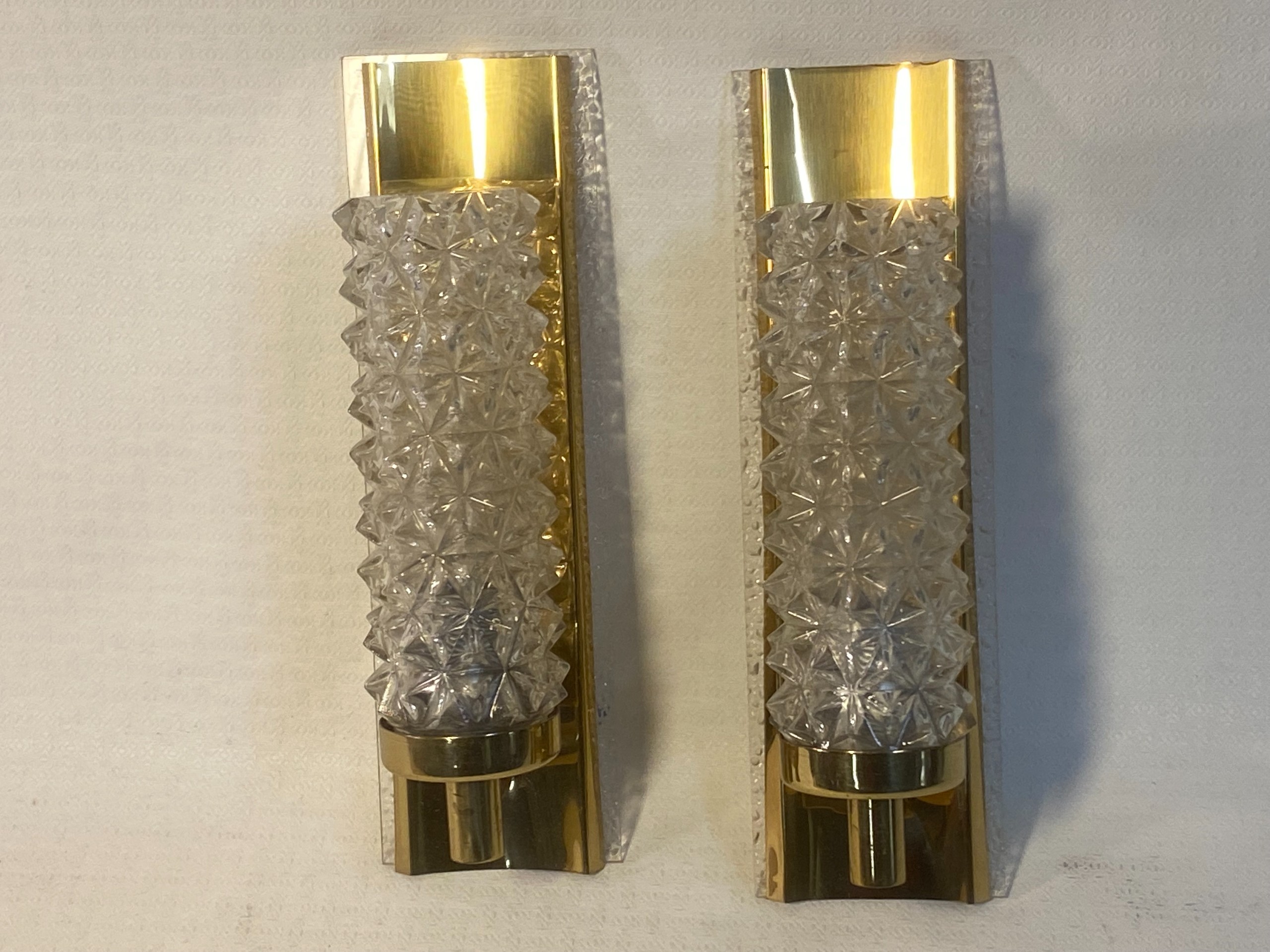 Hyval - Huutokauppa Ekman