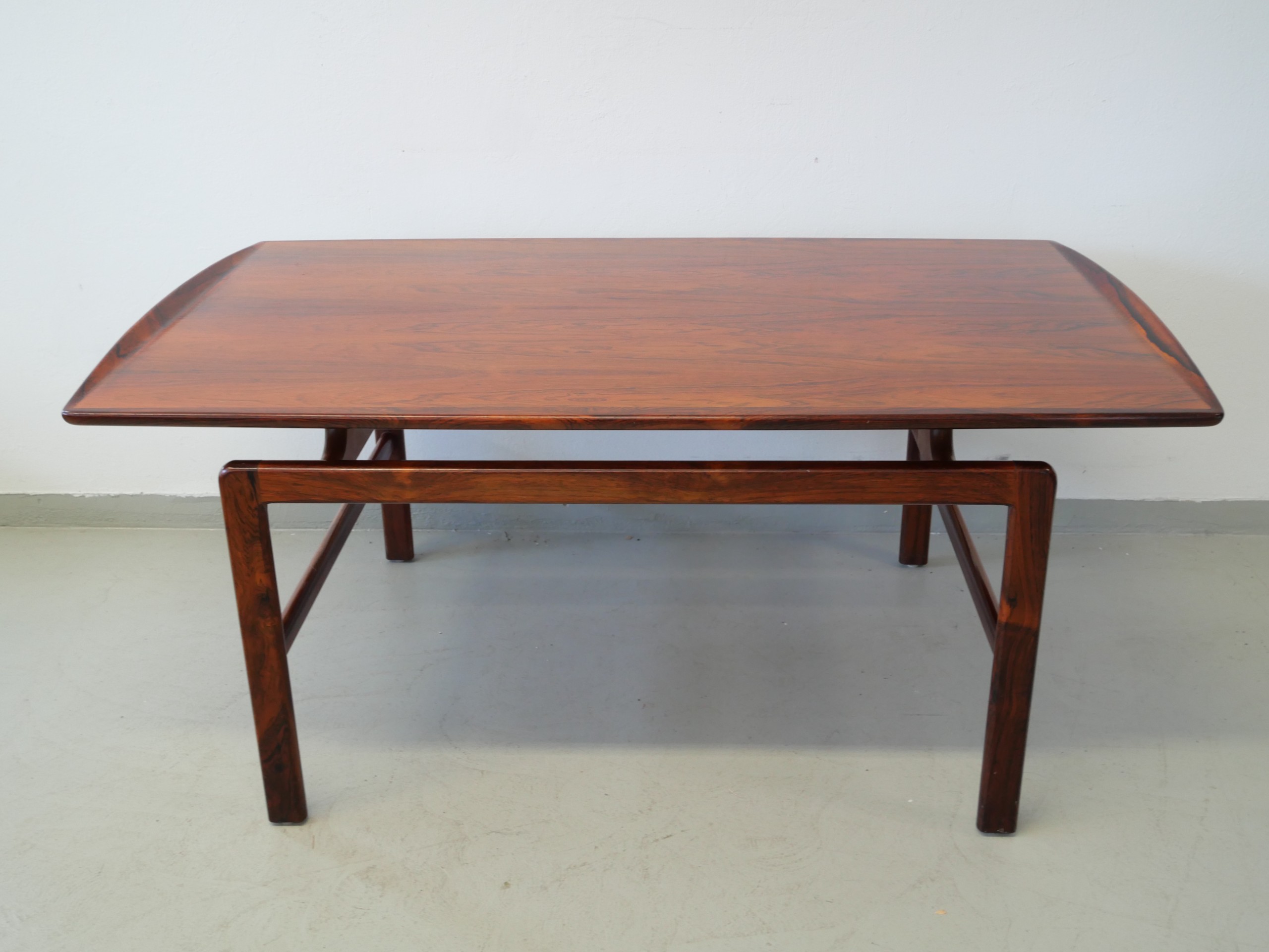 *Birgitta Waldonen tiikkipöytä - Huutokauppa Ekman