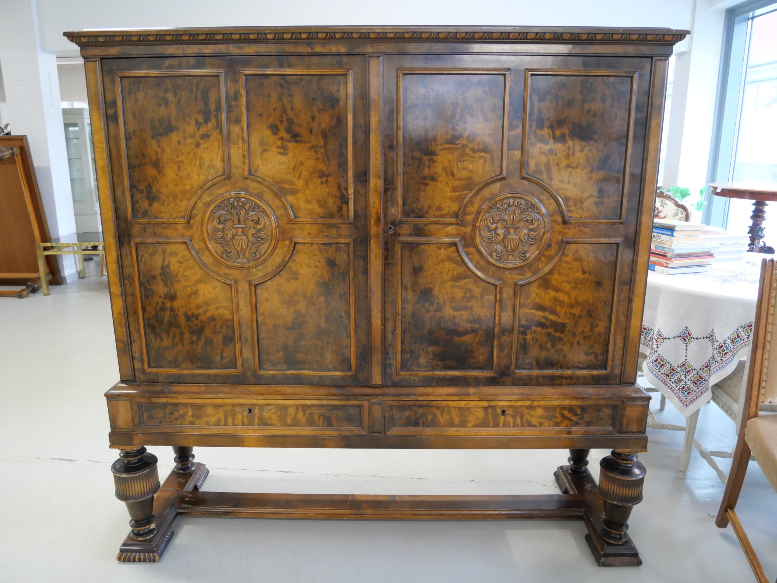 *Astiakaappi - Huutokauppa Ekman