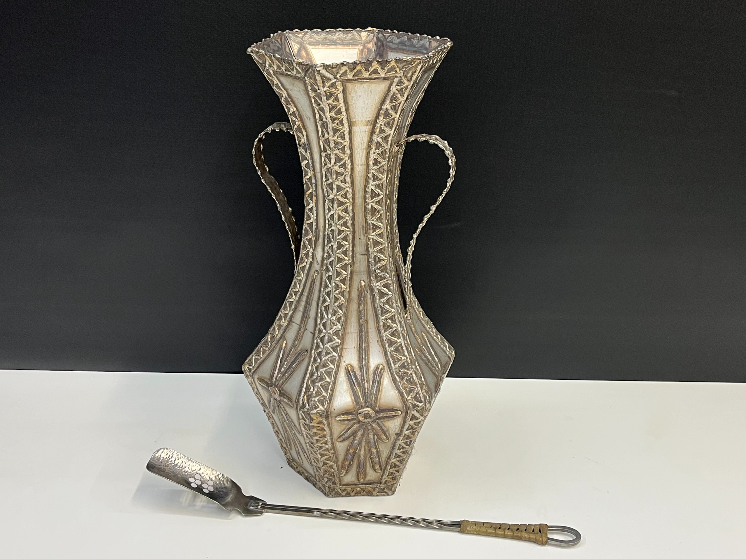 Metallinen ruukku - Huutokauppa Ekman