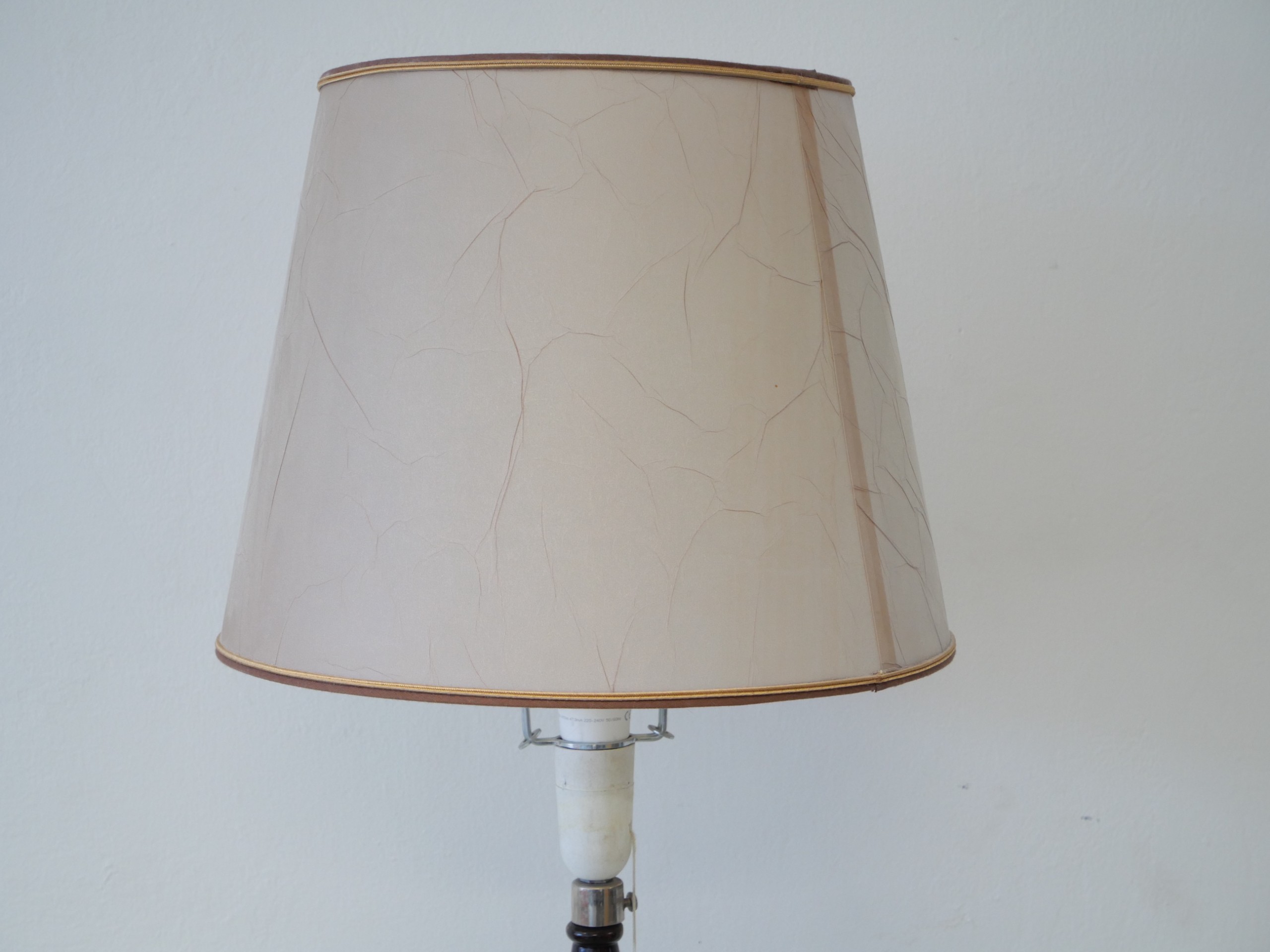 *Lattiavalaisin - Huutokauppa Ekman