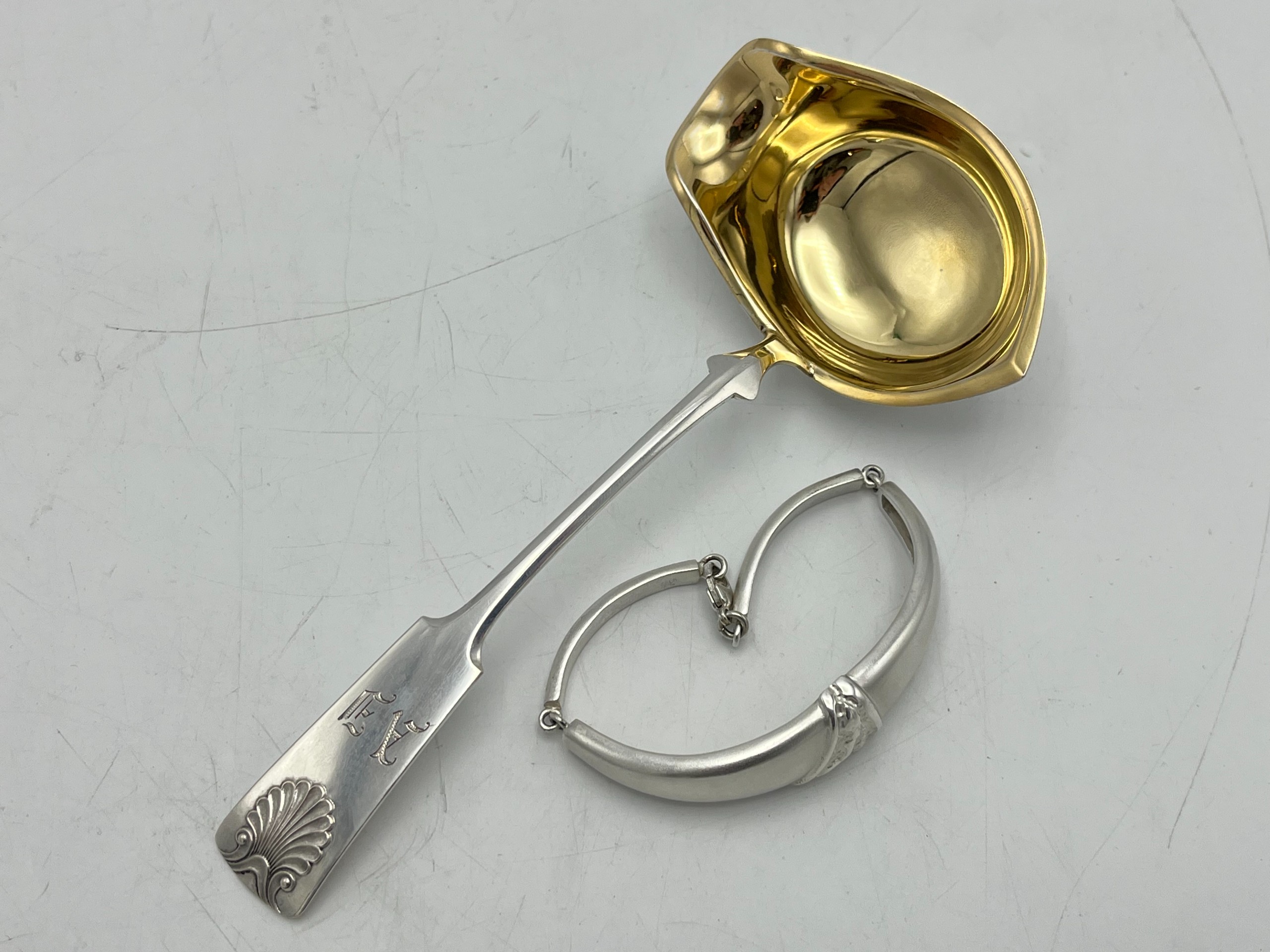 Hopeinen rannekoru, kauha - Huutokauppa Ekman