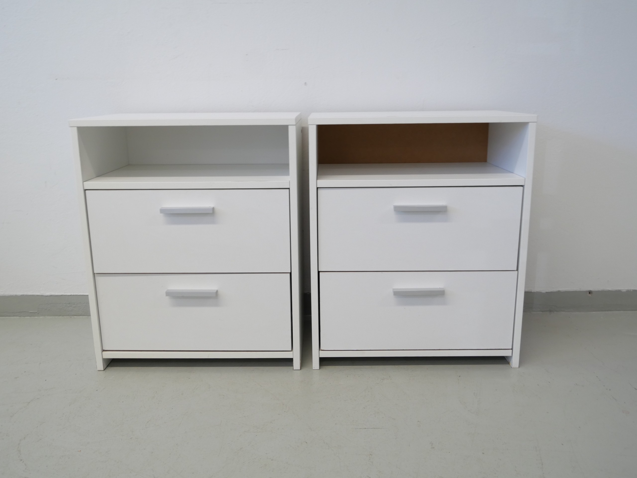 *Yöpöydät - Huutokauppa Ekman