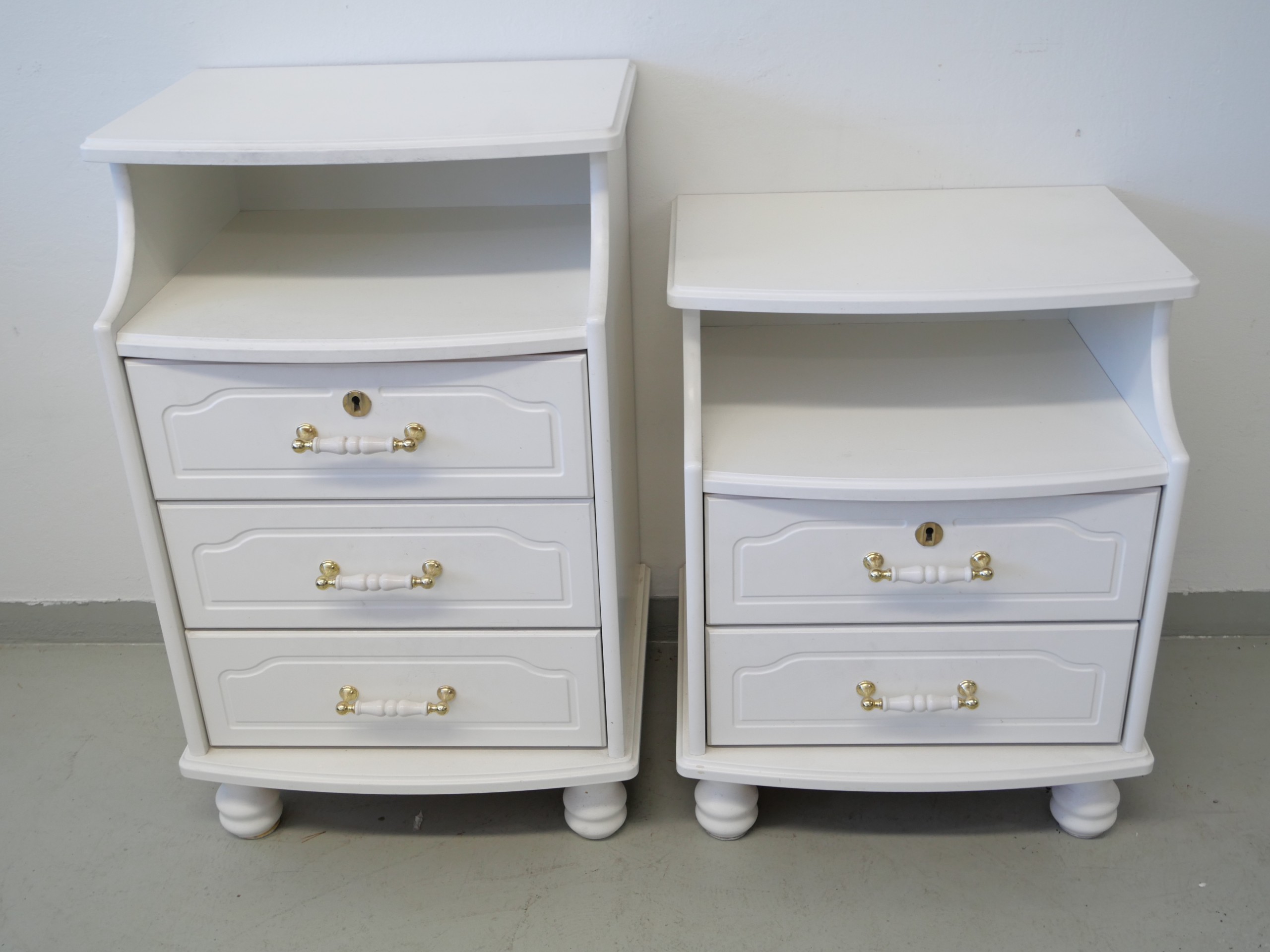 *Yöpöydät - Huutokauppa Ekman