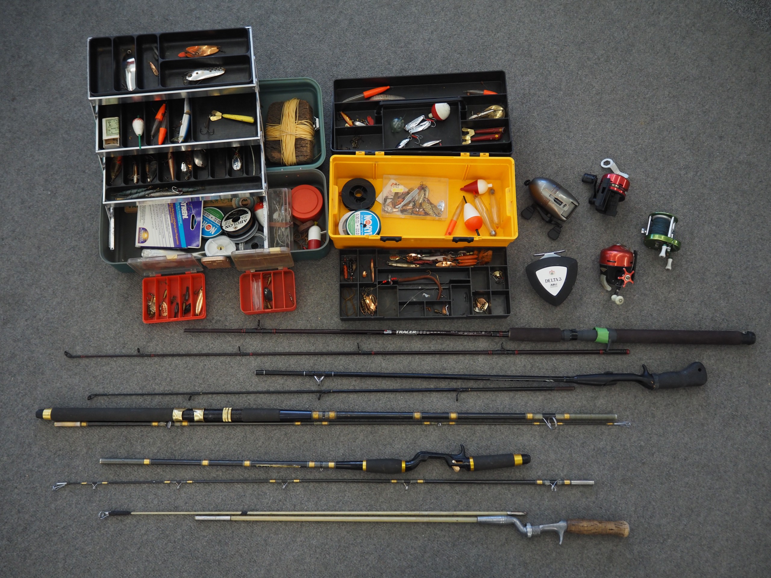 Kalastustarvikkeet (kahdessa kuvassa) - Huutokauppa Ekman