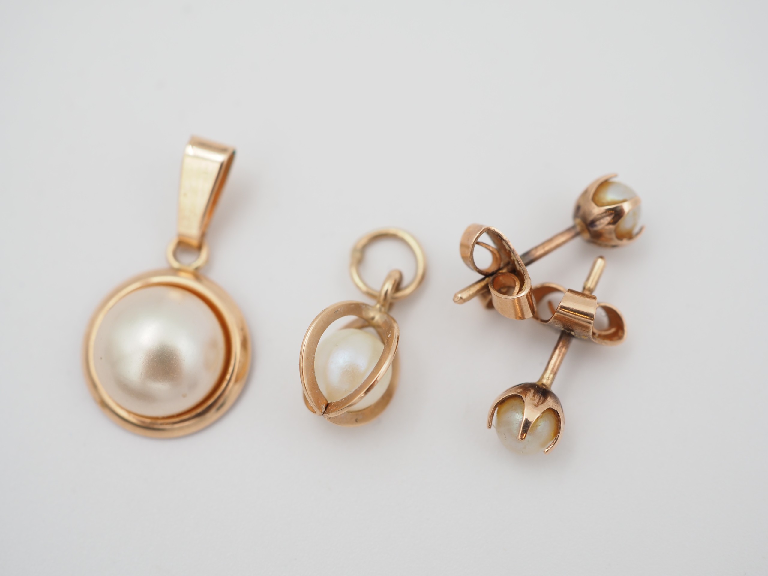 Helmikorut 14k - Huutokauppa Ekman