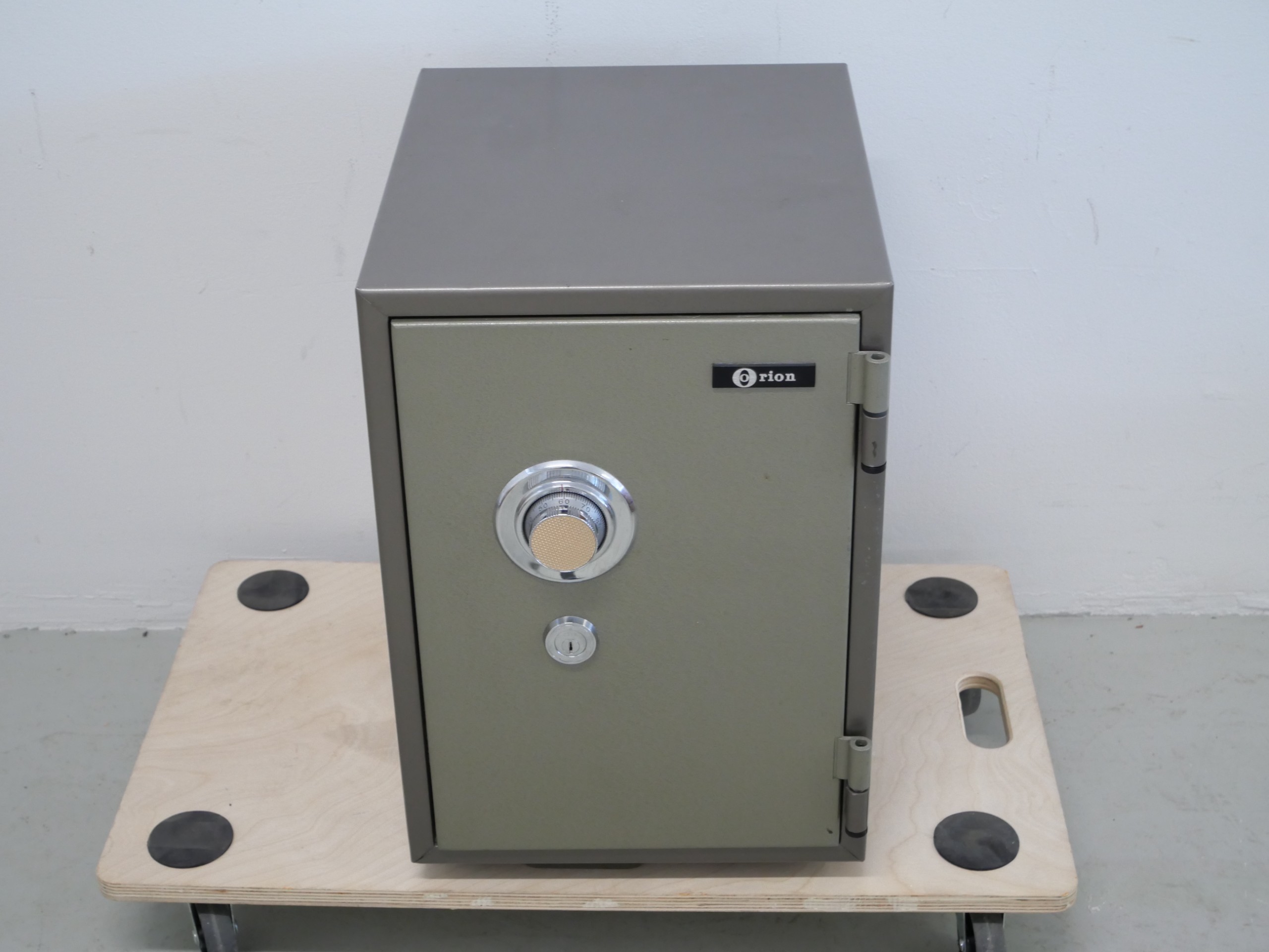 *Kassakaappi - Huutokauppa Ekman