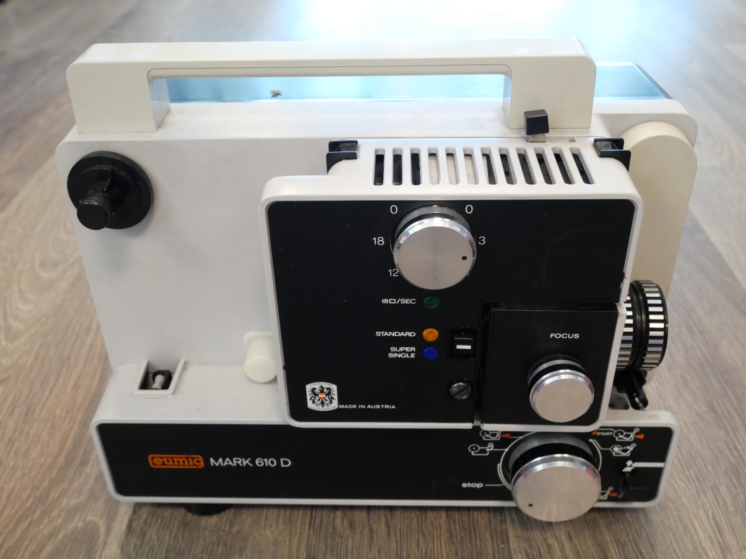 Projektori - Huutokauppa Ekman