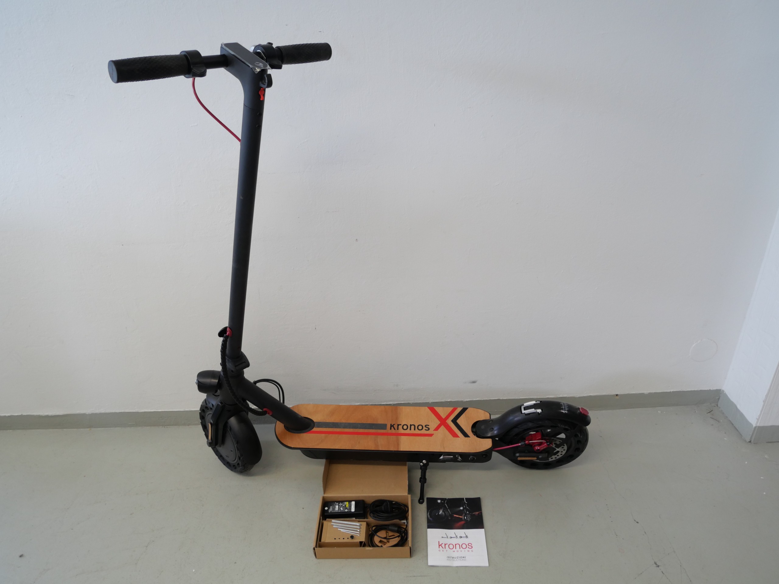 *Sähköpotkulauta - Huutokauppa Ekman