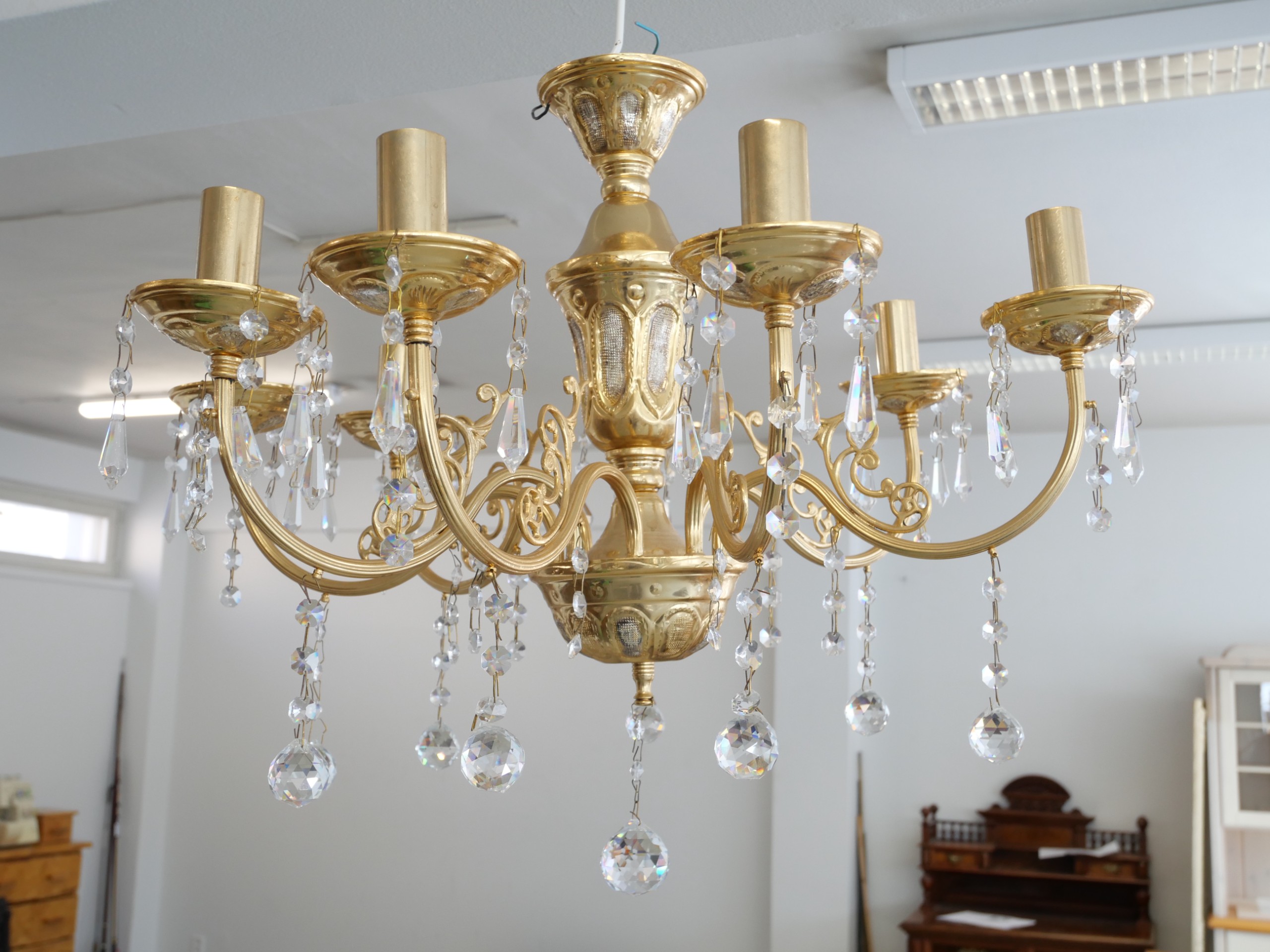 *Kattovalaisin - Huutokauppa Ekman