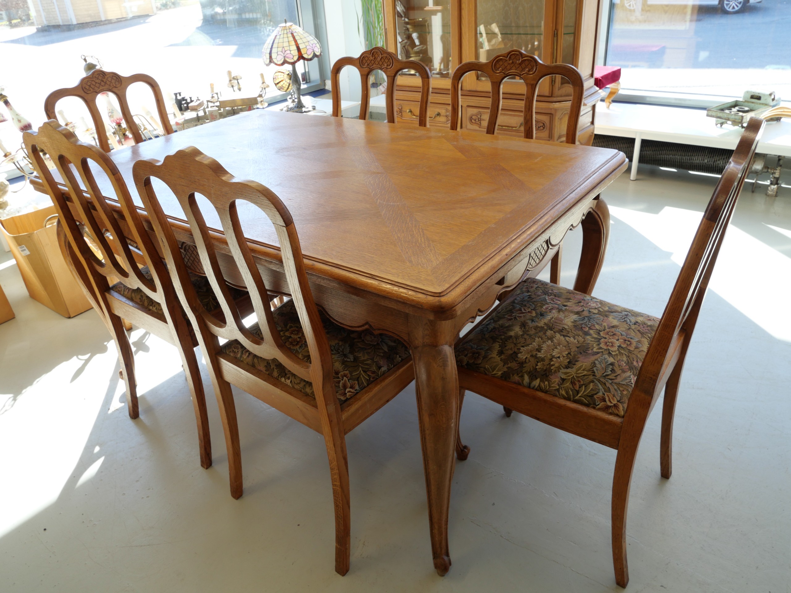 *Pöytäryhmä - Huutokauppa Ekman