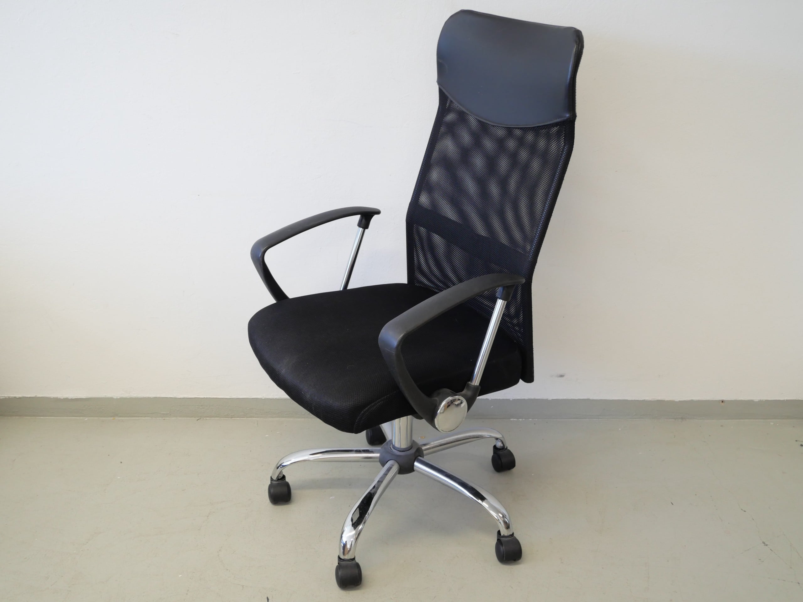 *Tuoli - Huutokauppa Ekman