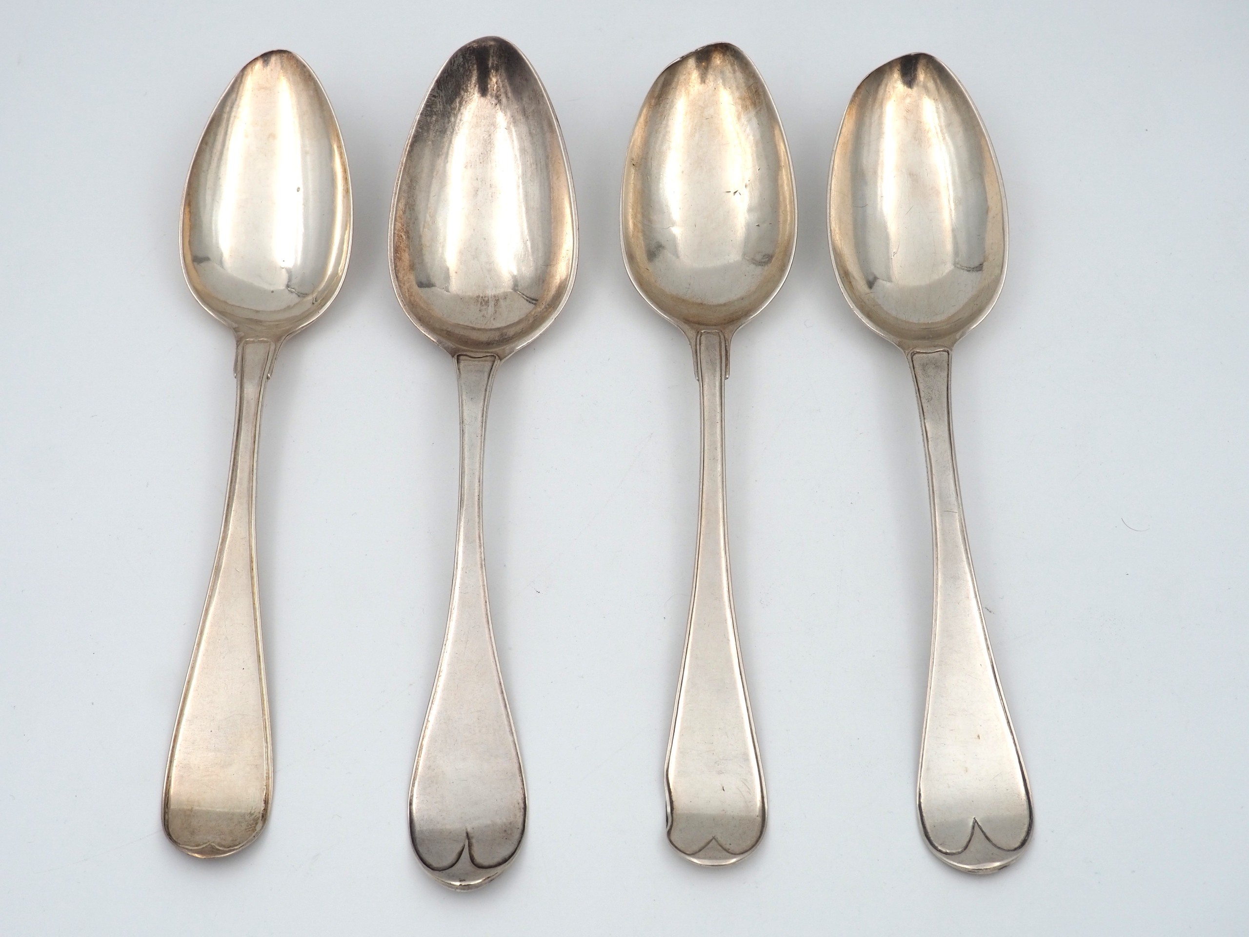 Hopealusikat - Huutokauppa Ekman