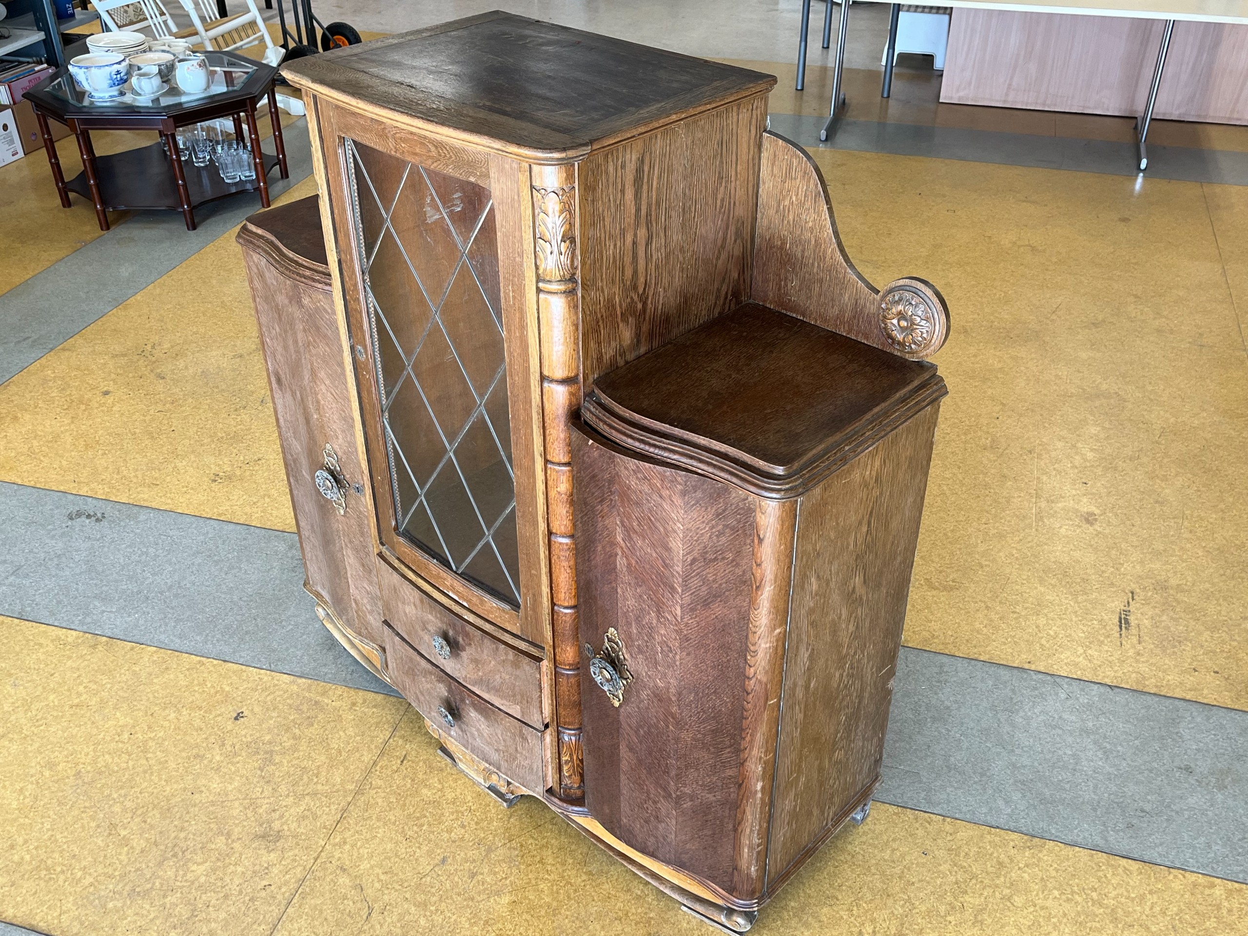 Kaappi - Huutokauppa Ekman