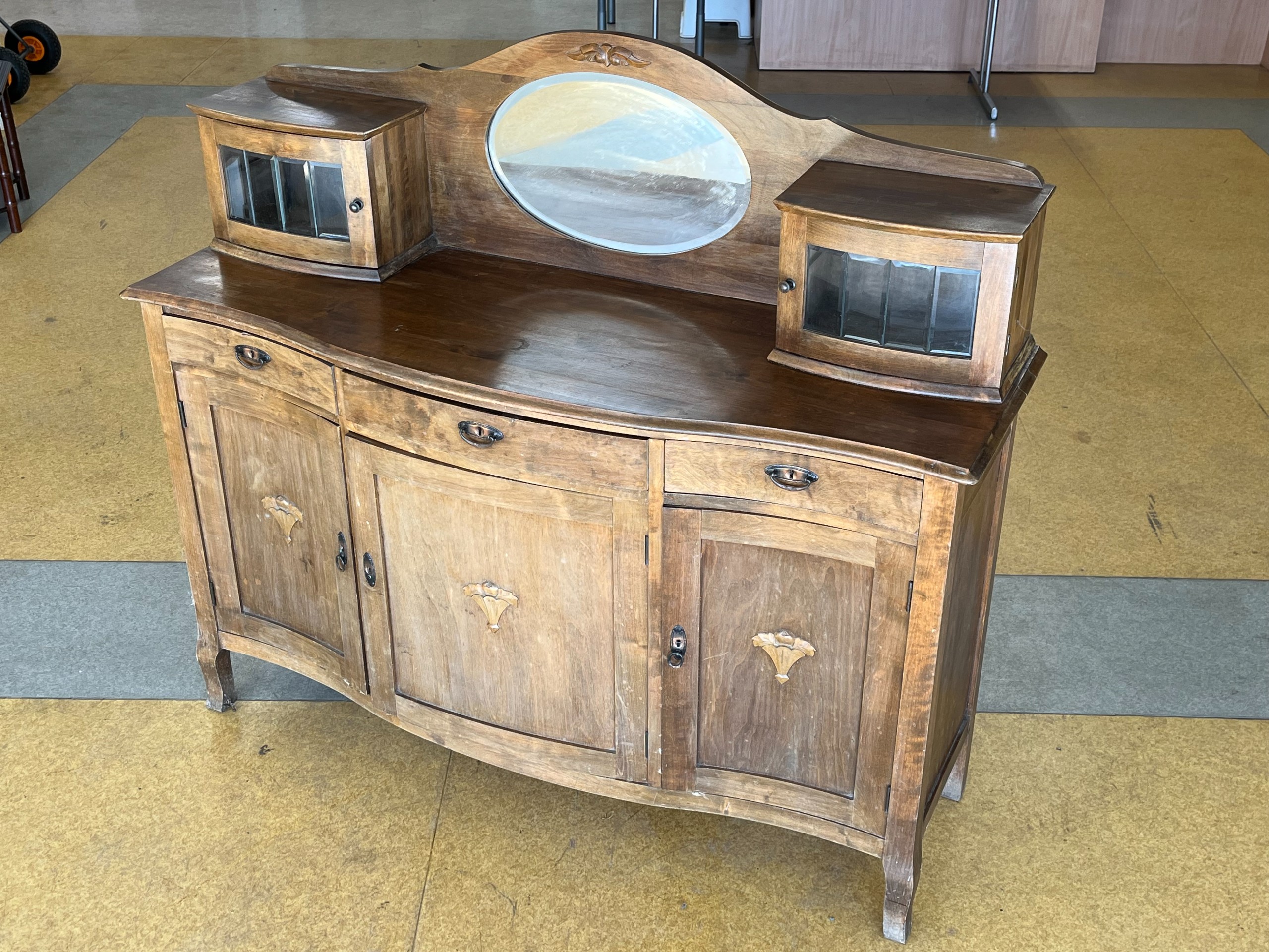 Kaappi - Huutokauppa Ekman