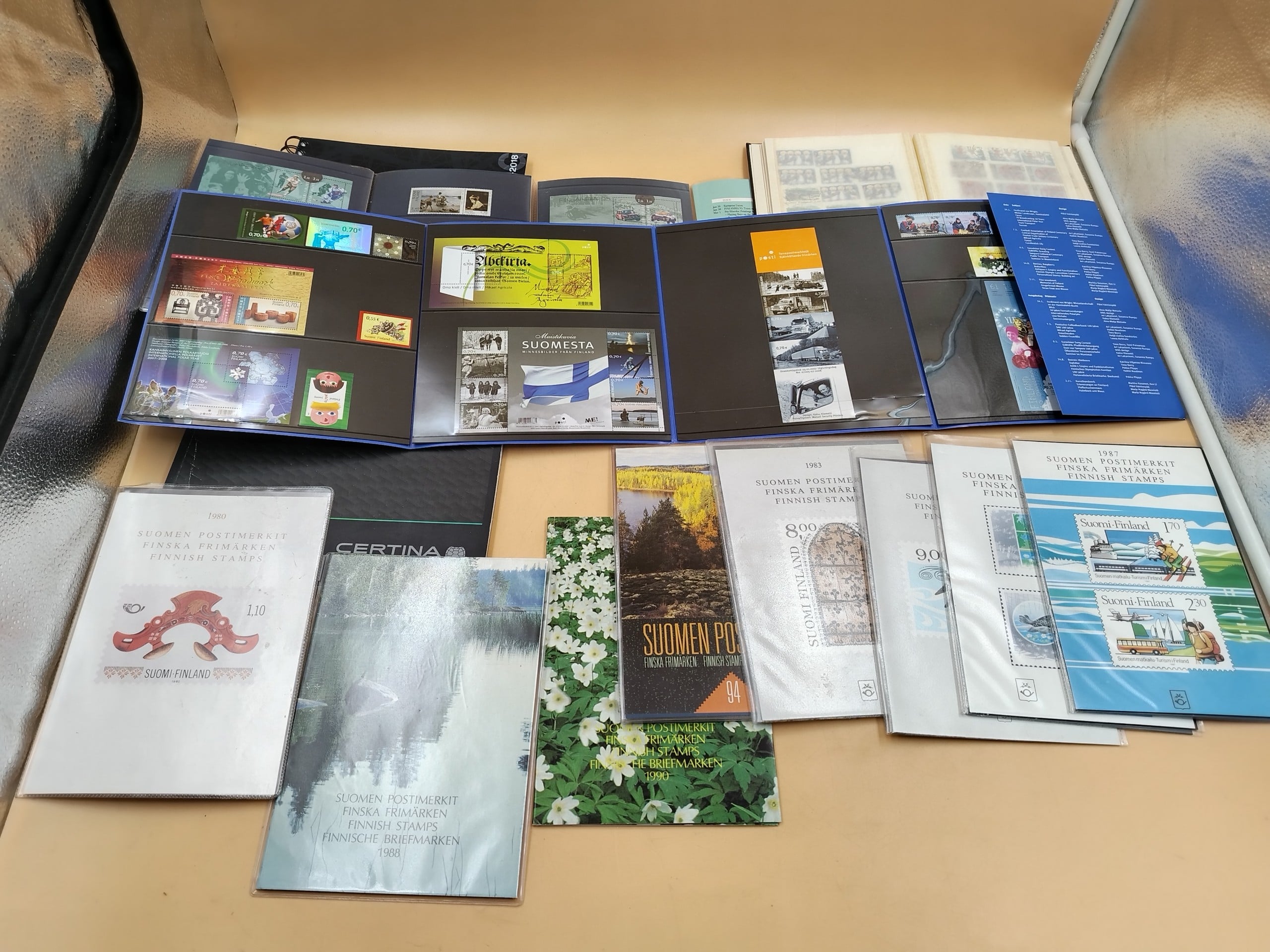 Postimerkit ym. - Huutokauppa Ekman