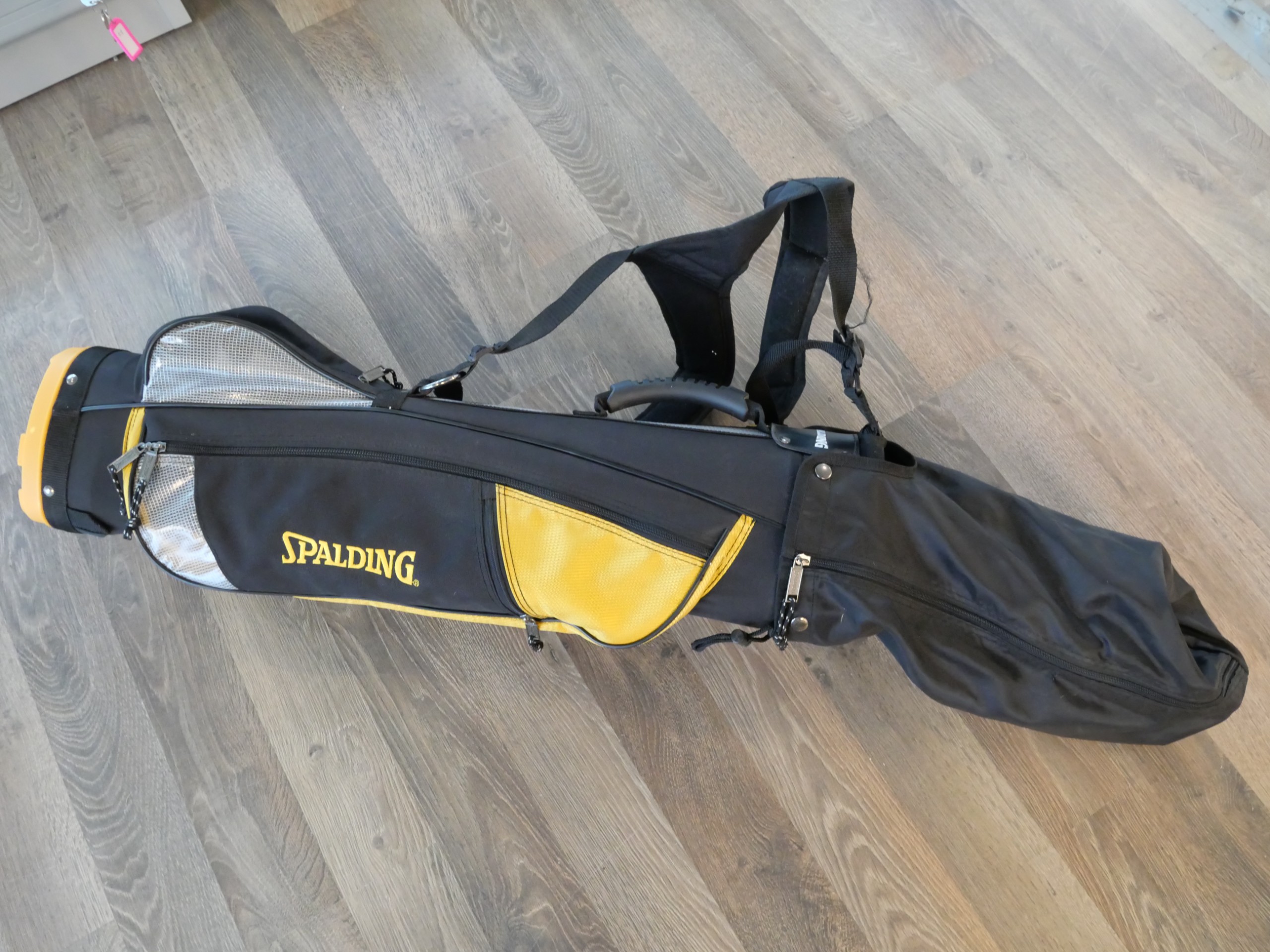 Golfbagi ja mailat - Huutokauppa Ekman